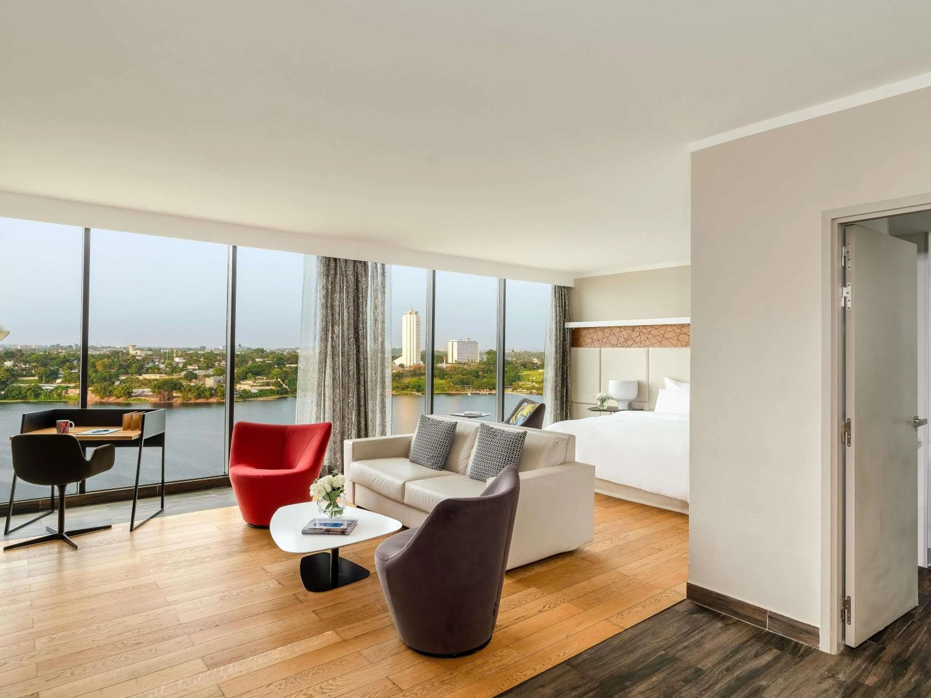 Photo of the whole room, Bed in Pullman Abidjan