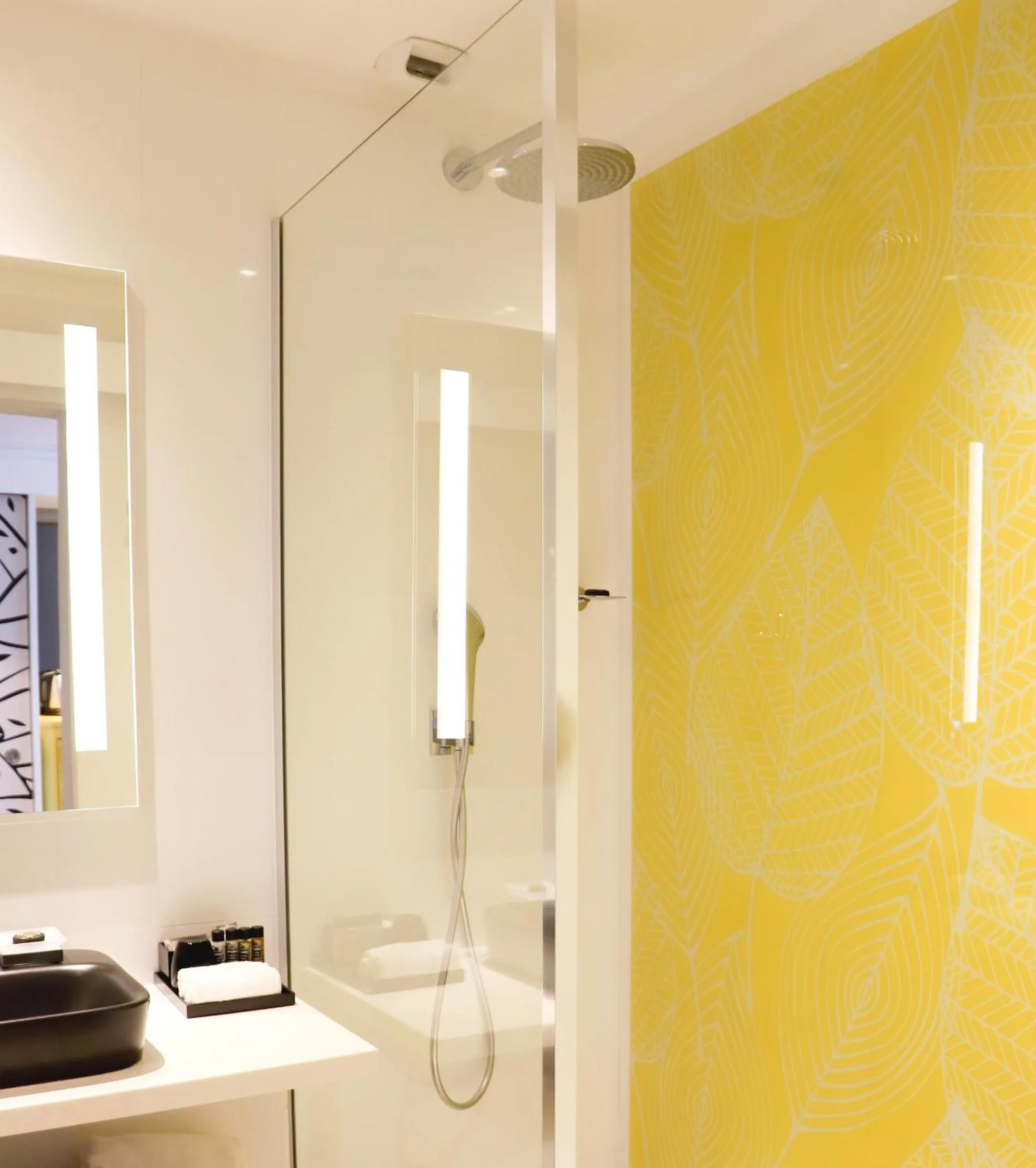 Bathroom in Pullman Abidjan