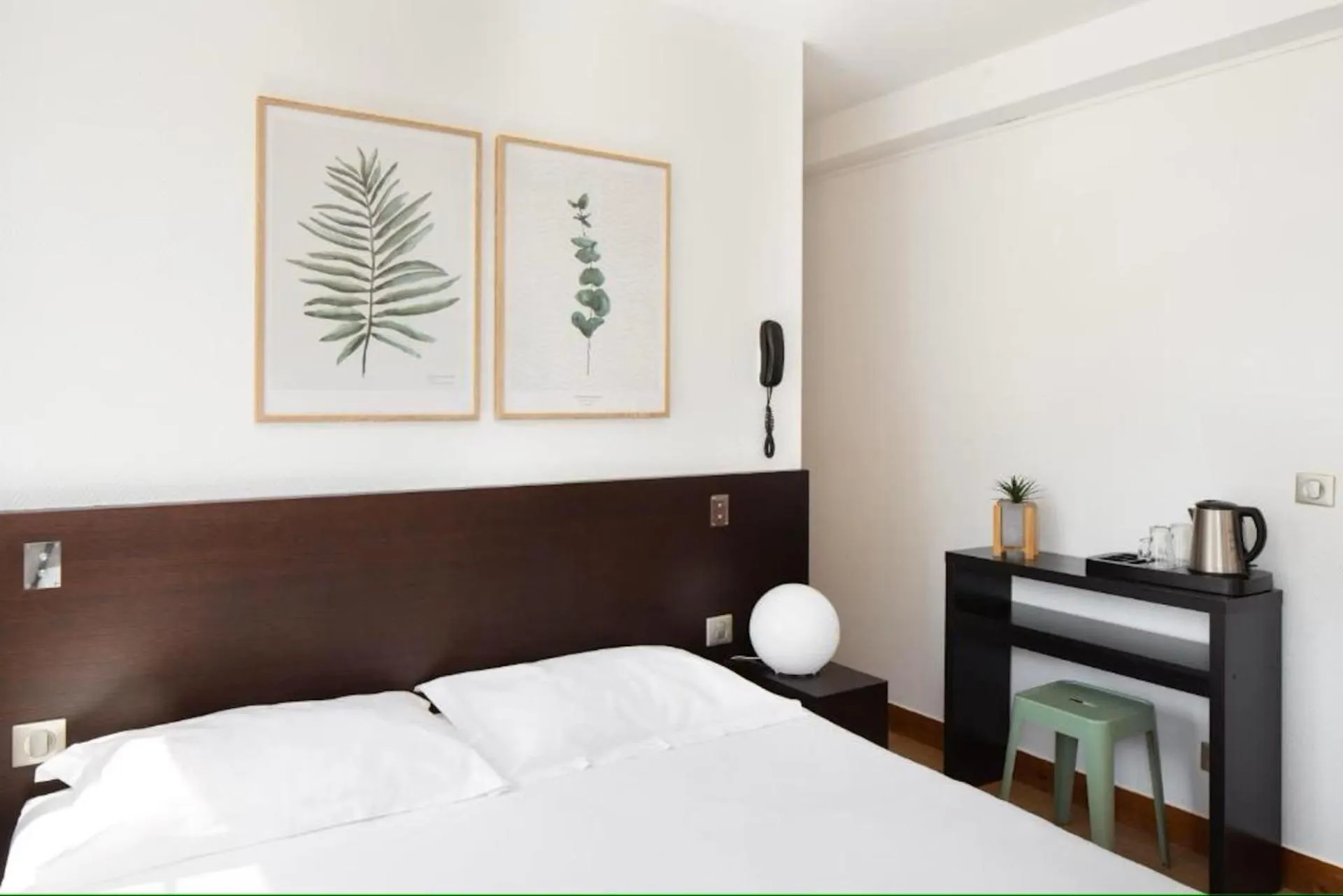 Bed in Le Village Montmartre