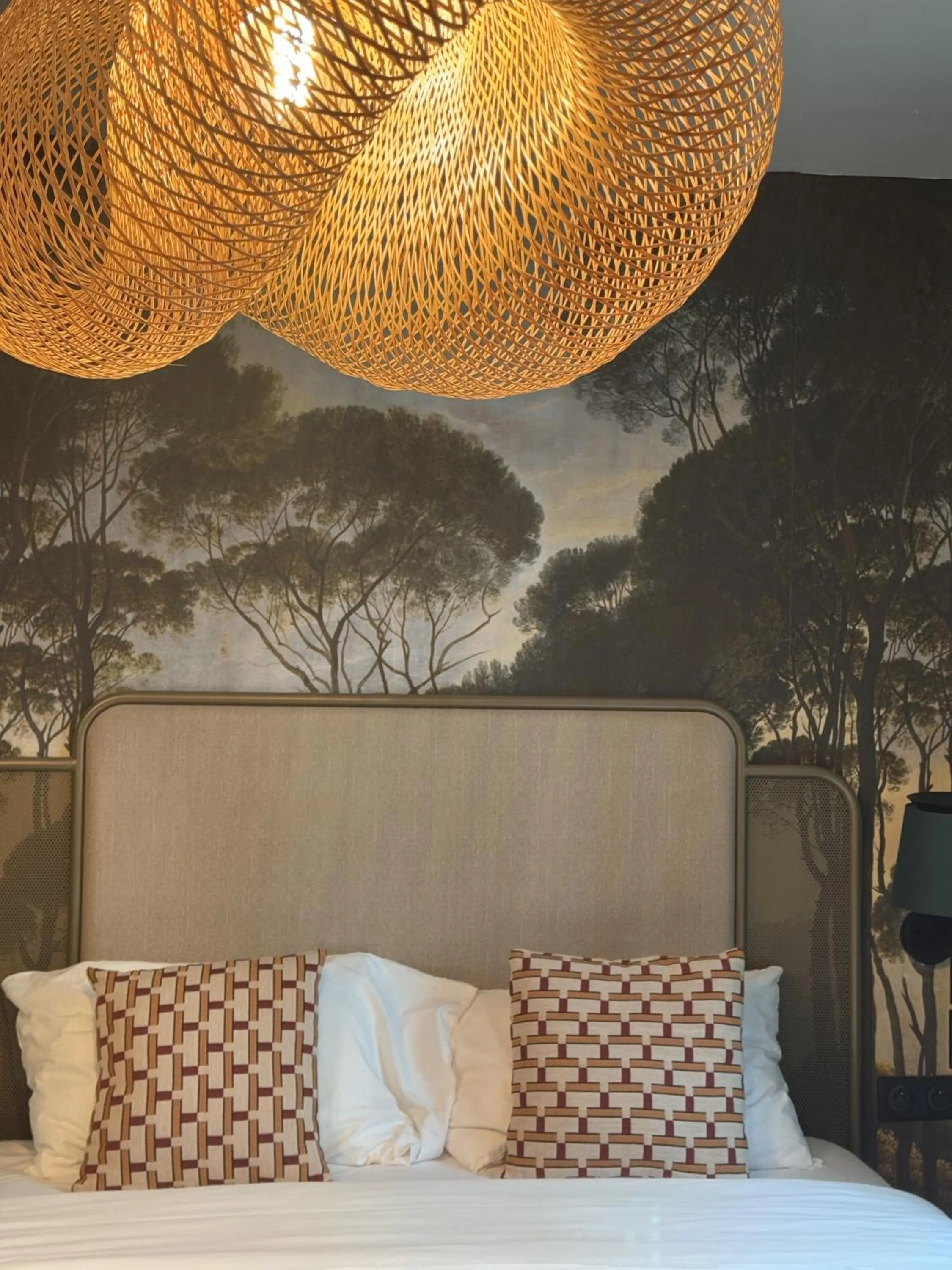 Bed in Le Village Montmartre