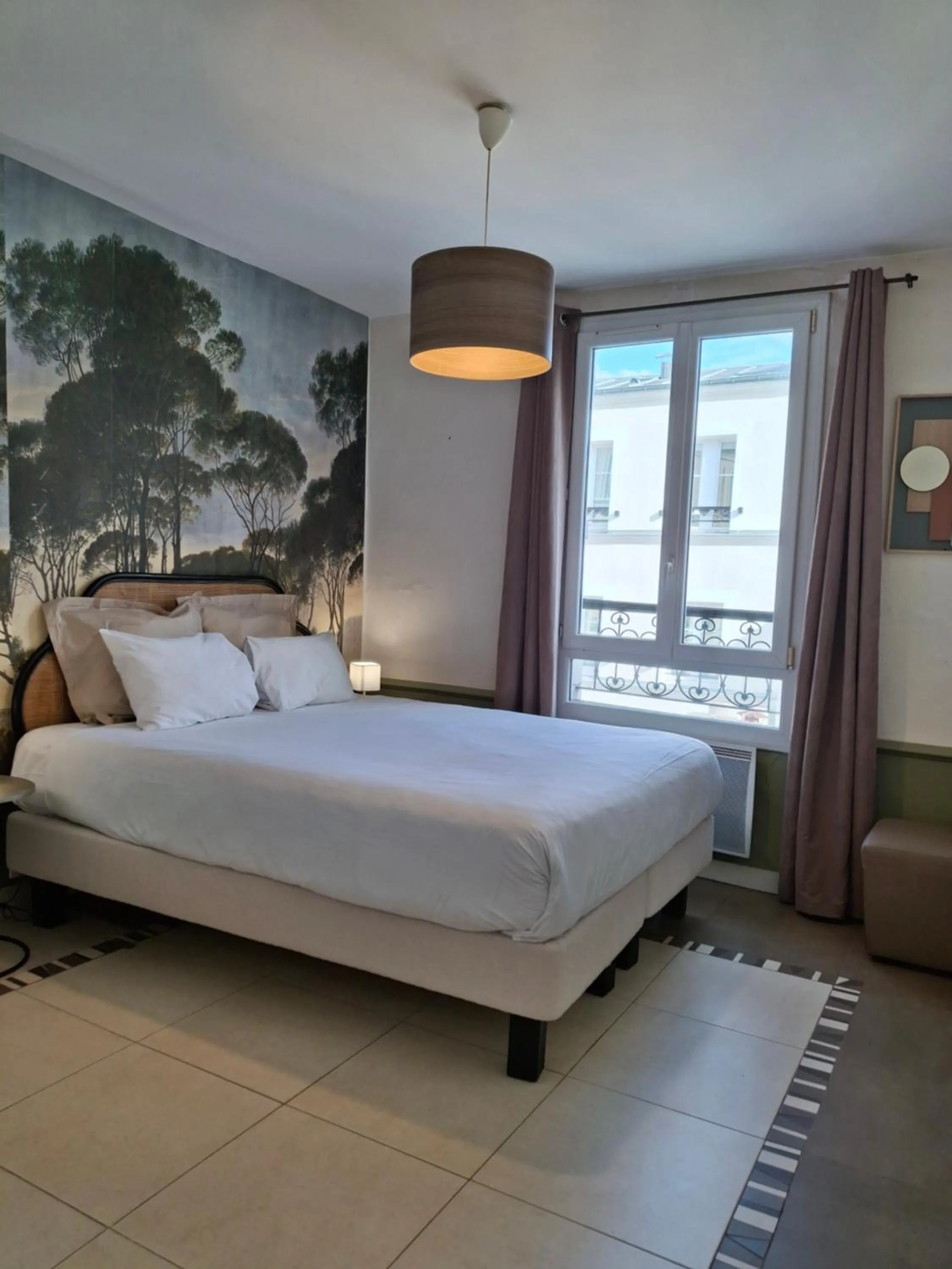 Bed in Le Village Montmartre