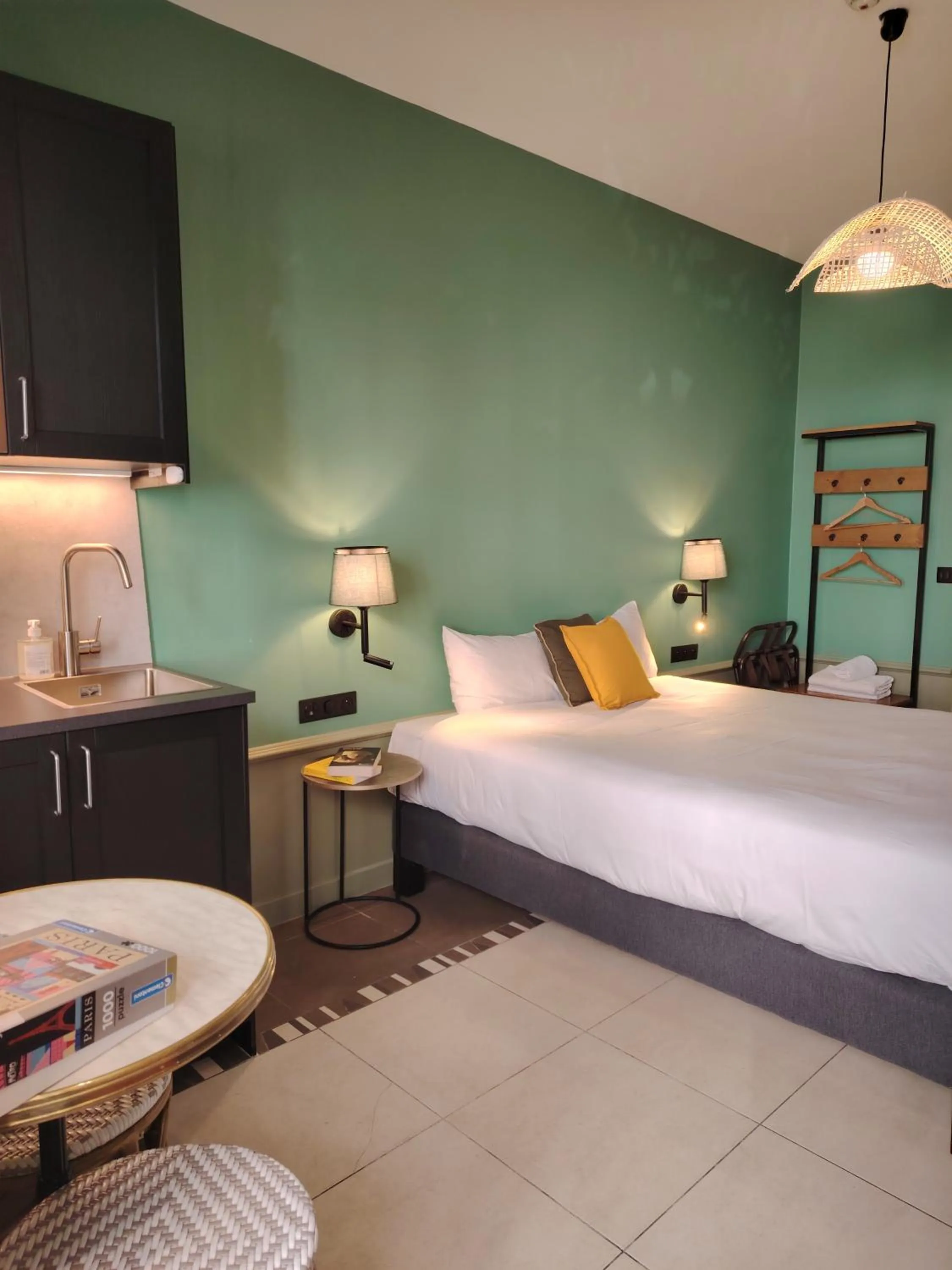 Bed in Le Village Montmartre