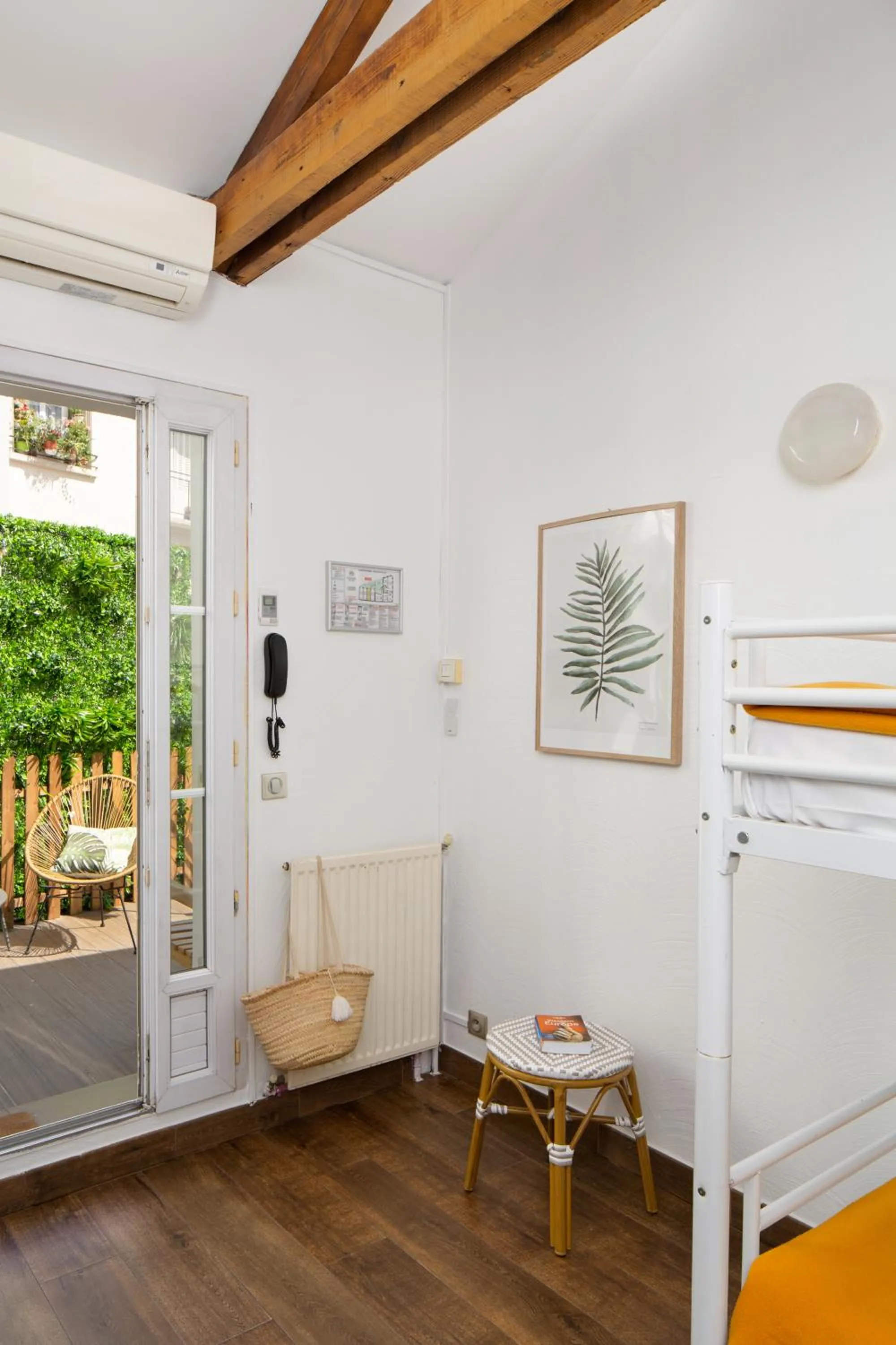 Garden view in Le Village Montmartre