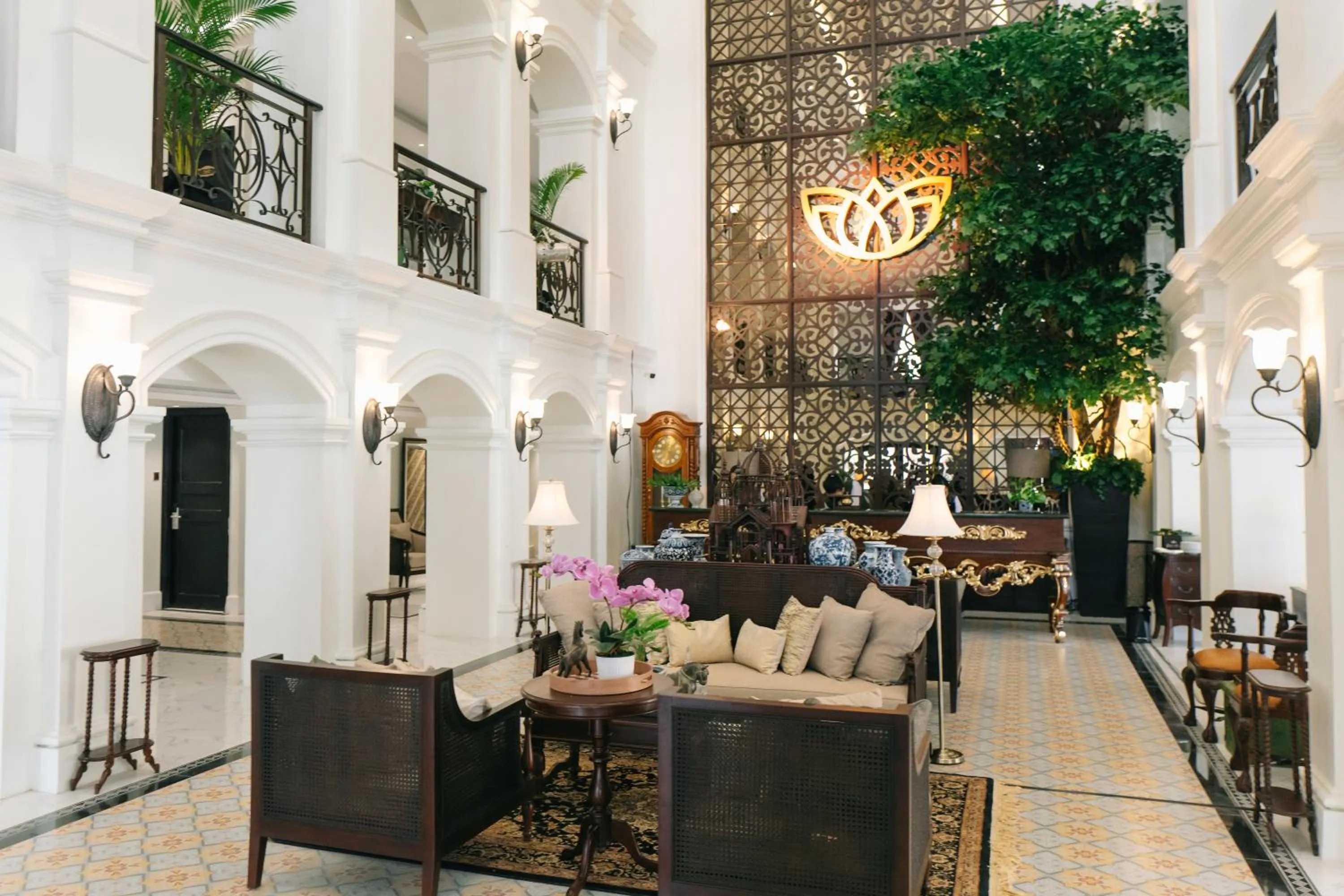 Lobby or reception in MAHALAYA The Legacy Hotel