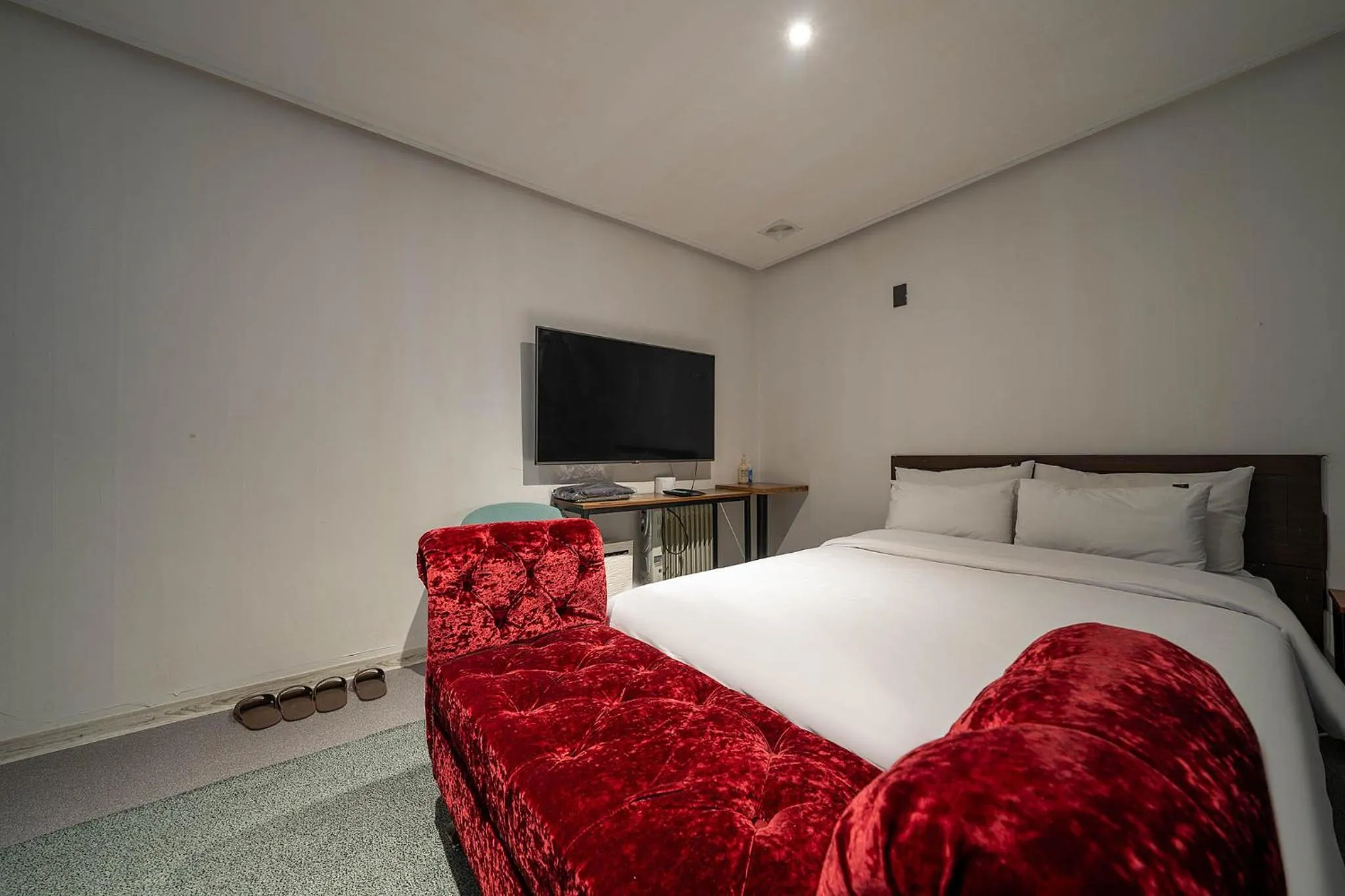 Bed in Pacific7 Hotel