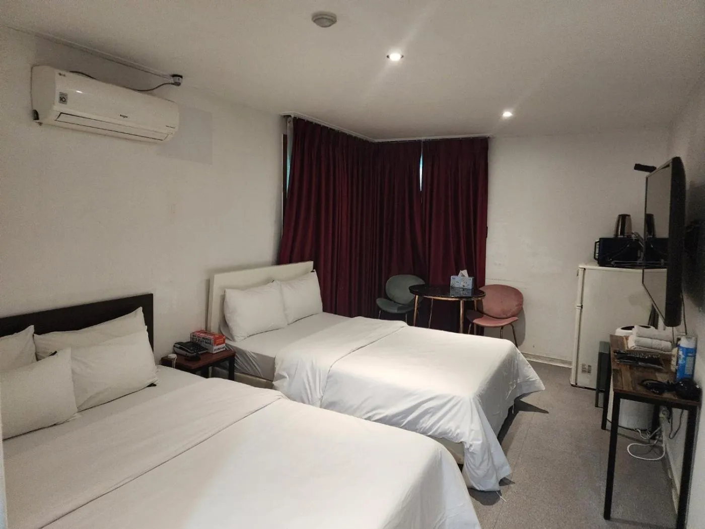 Bed in Pacific7 Hotel