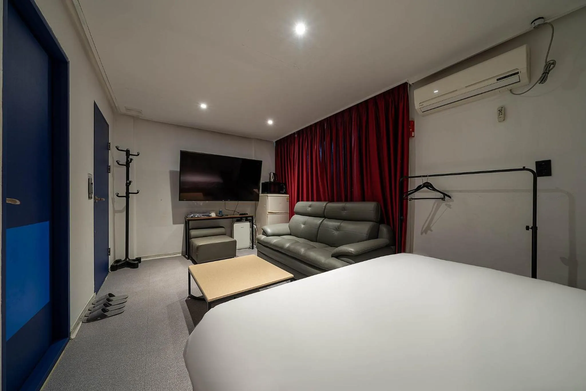 Bed in Pacific7 Hotel