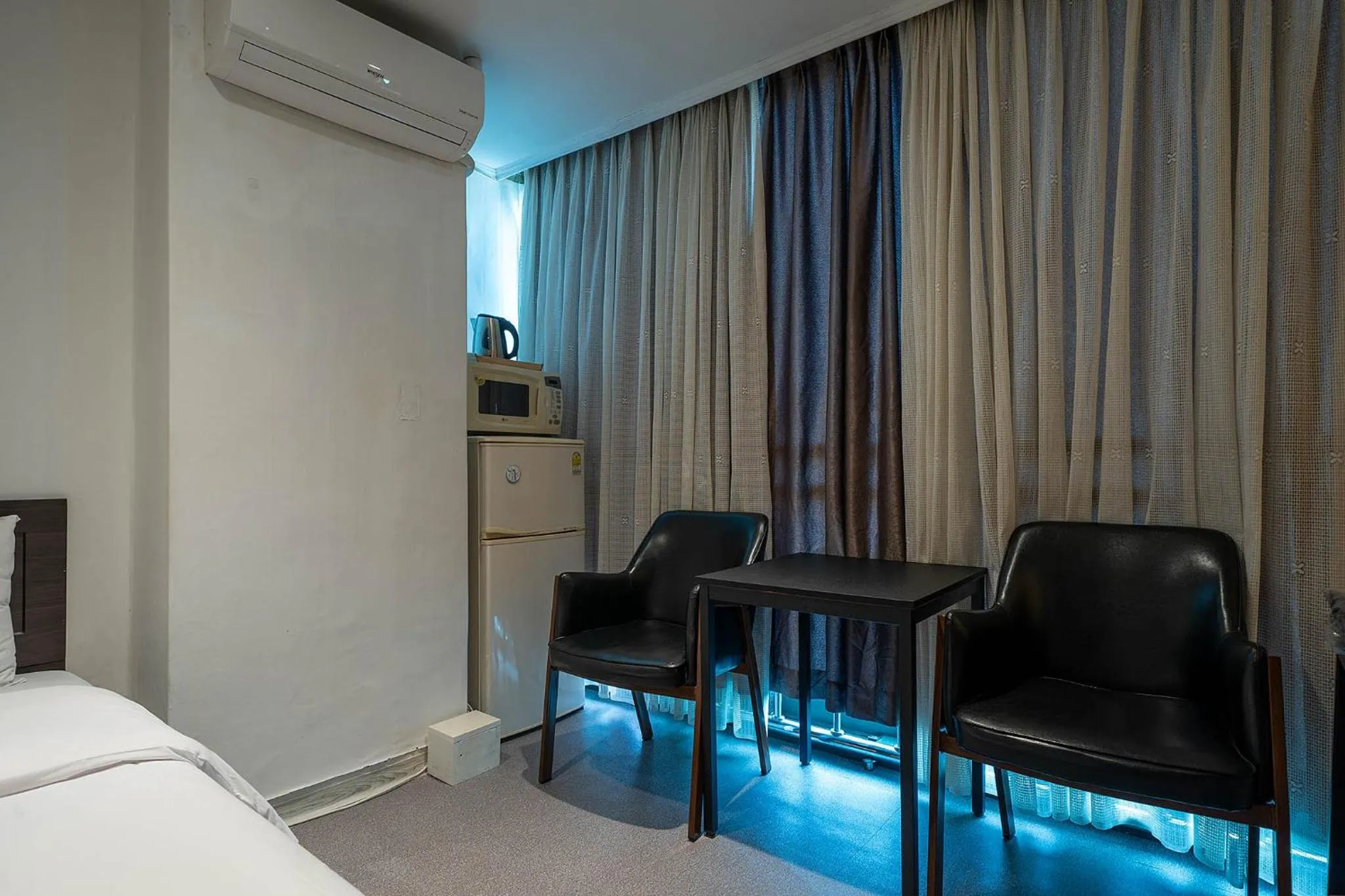 Bed in Pacific7 Hotel