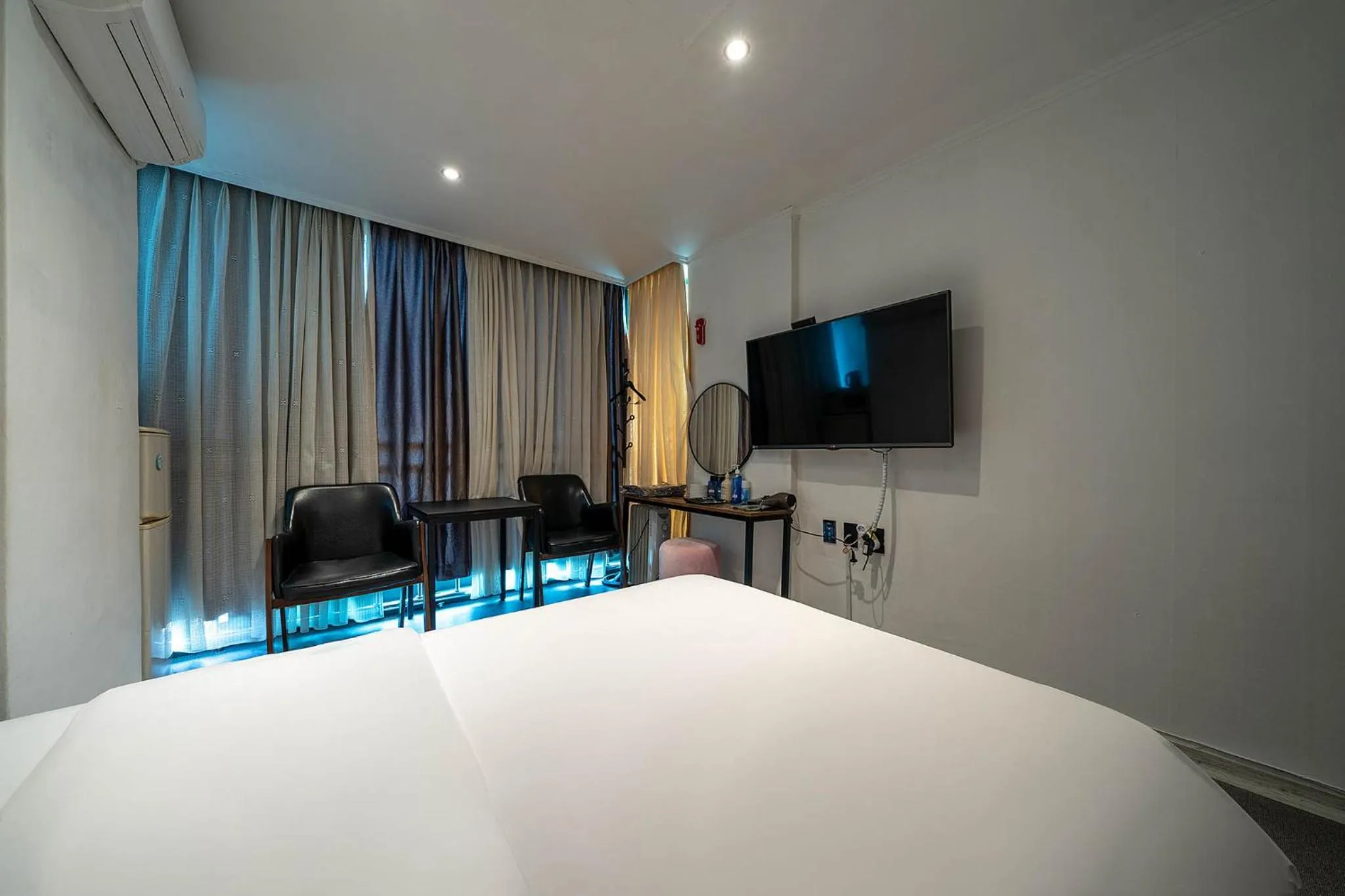 Bed in Pacific7 Hotel