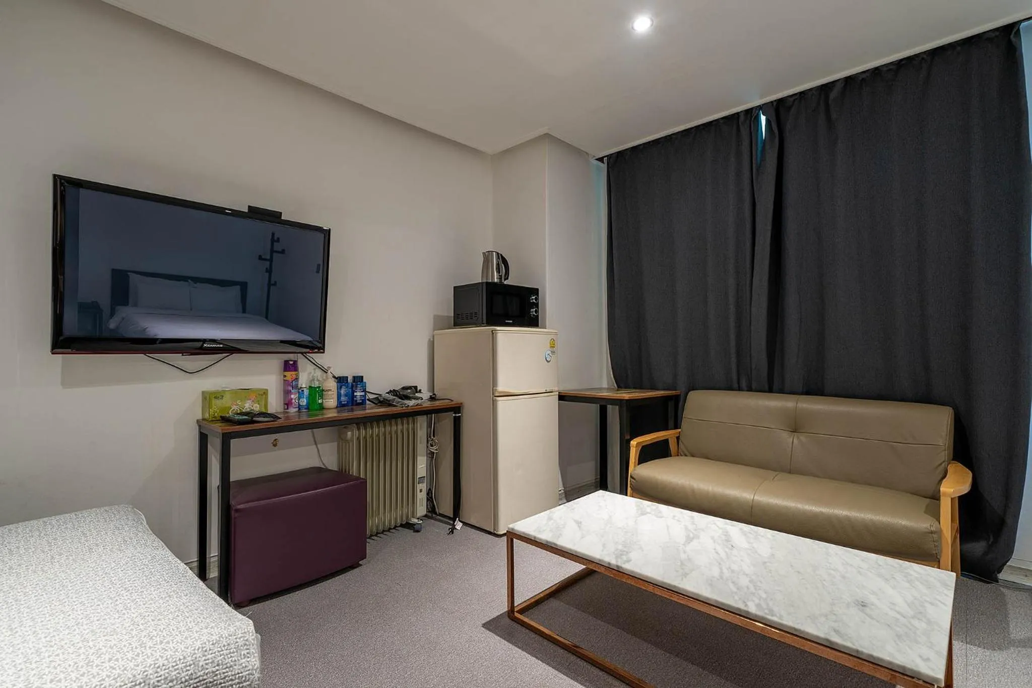 Bed in Pacific7 Hotel