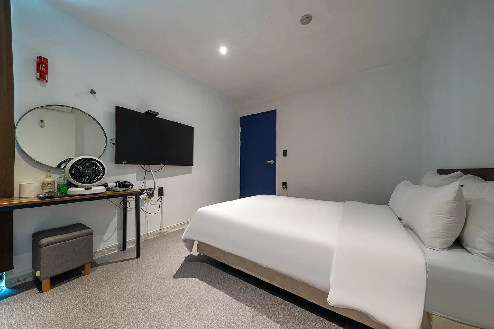 Bed in Pacific7 Hotel