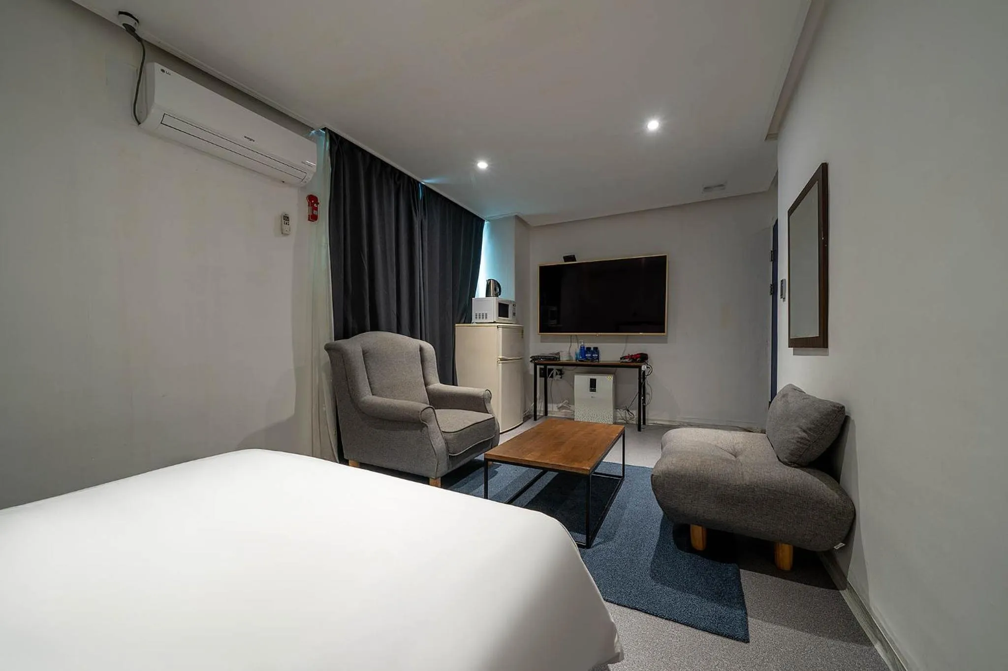 Bed in Pacific7 Hotel