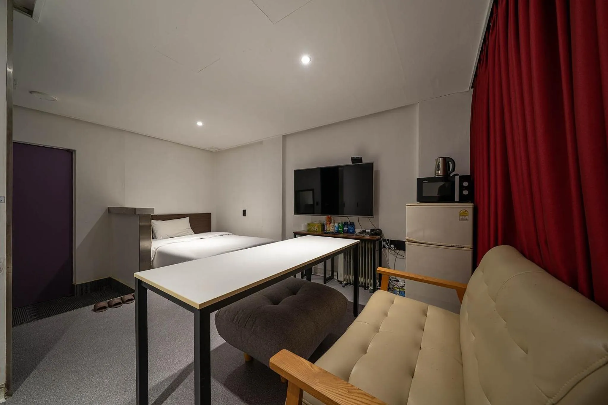 Bed in Pacific7 Hotel