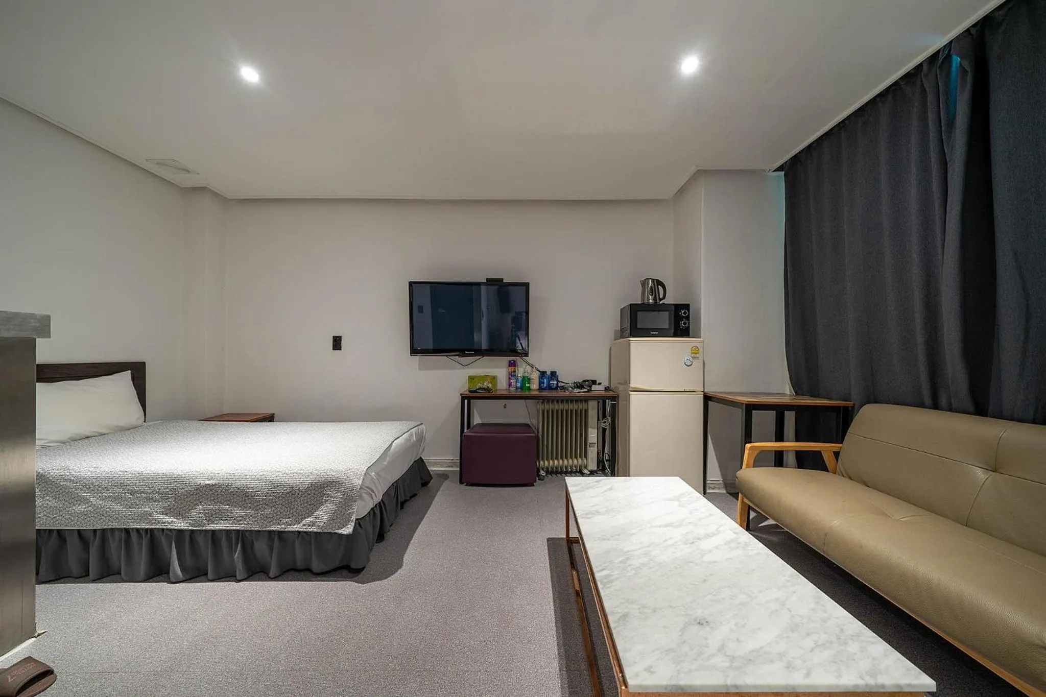 Bed in Pacific7 Hotel