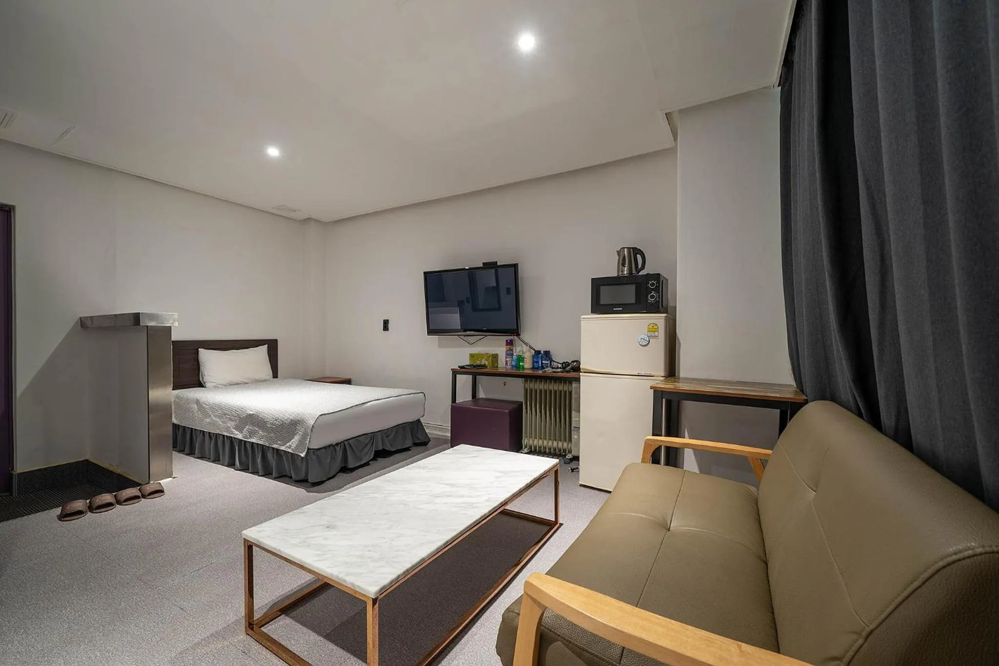 Bed in Pacific7 Hotel