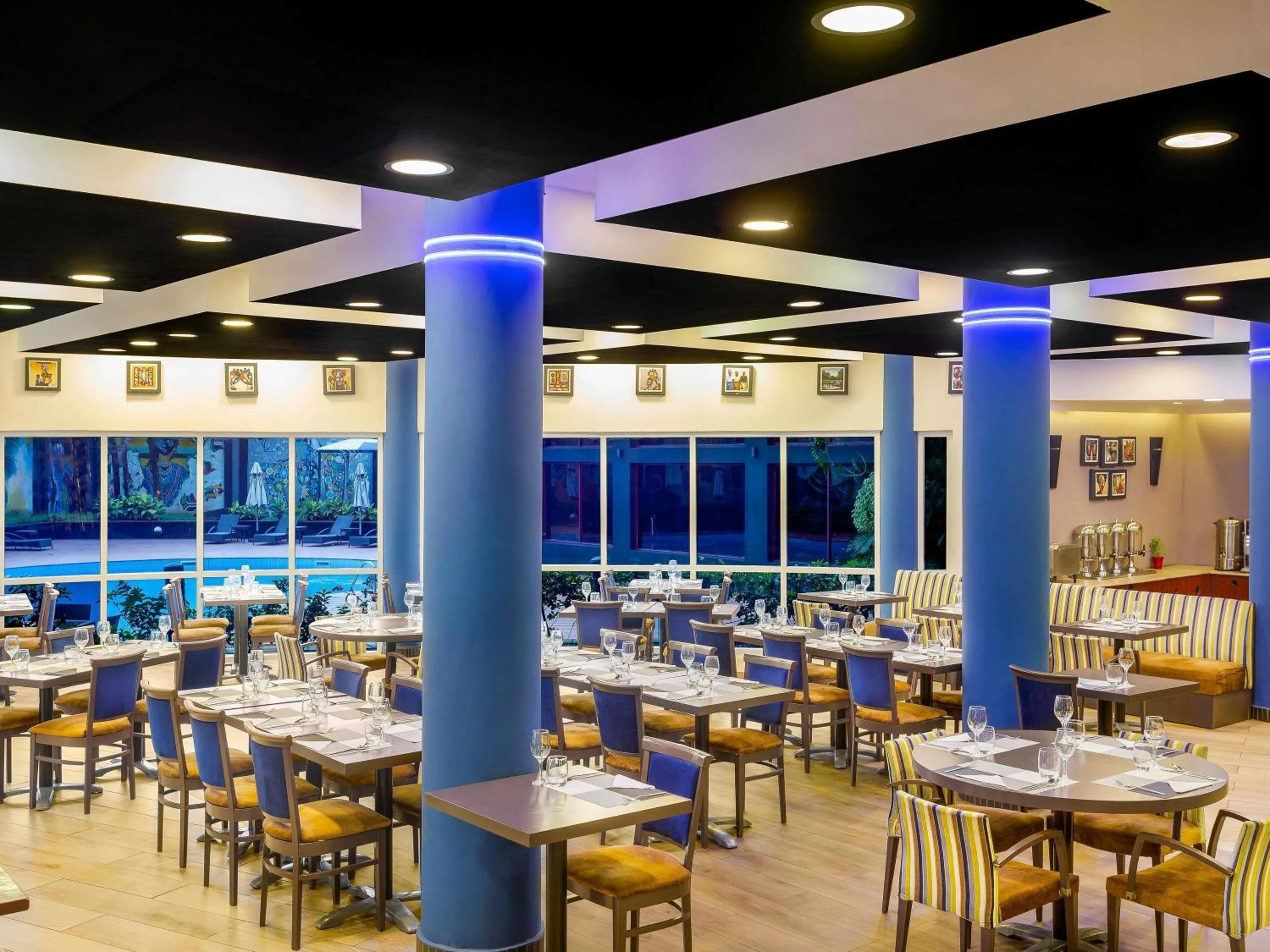 Restaurant/places to eat in Novotel Port Harcourt