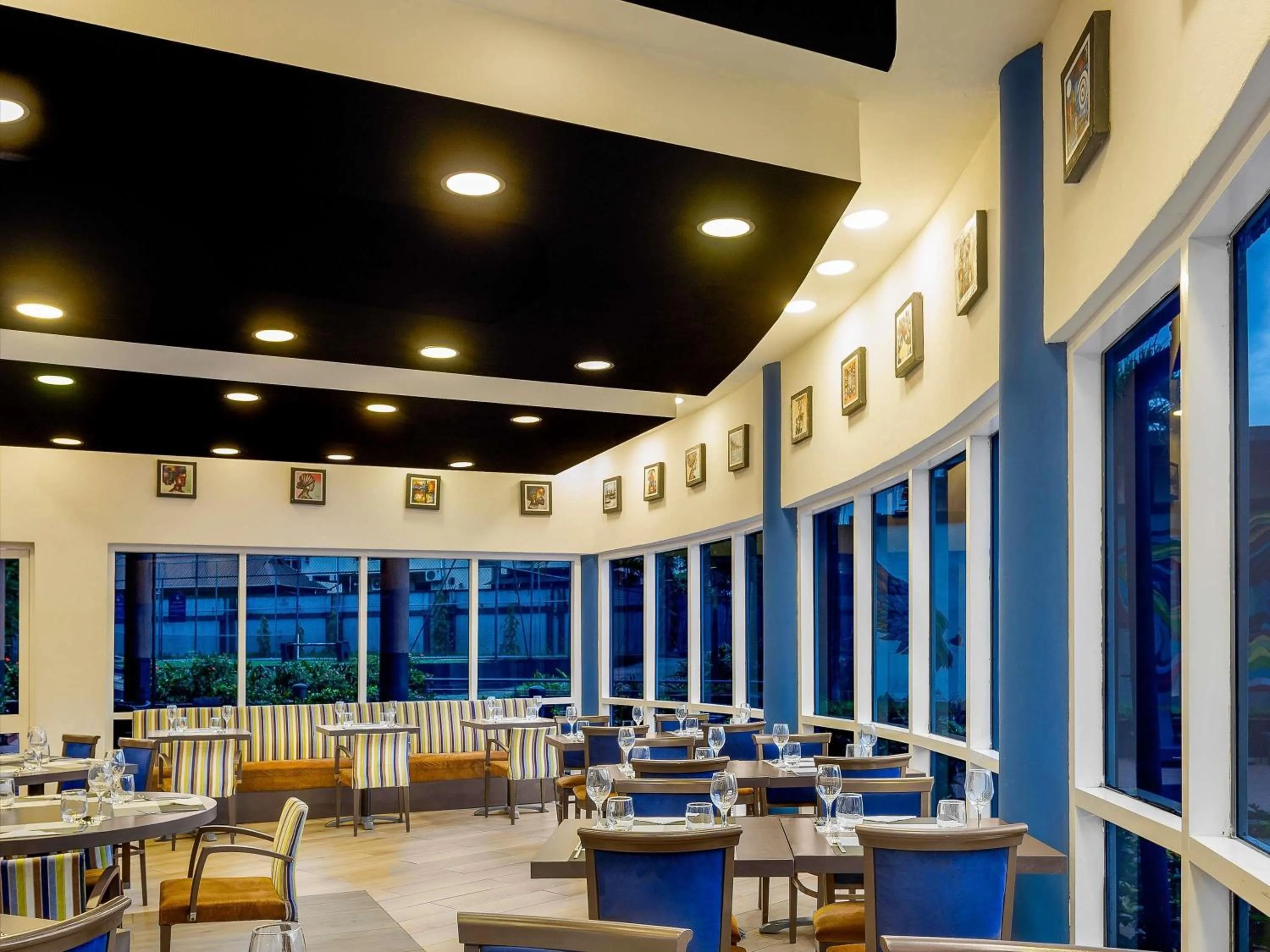 Restaurant/places to eat in Novotel Port Harcourt