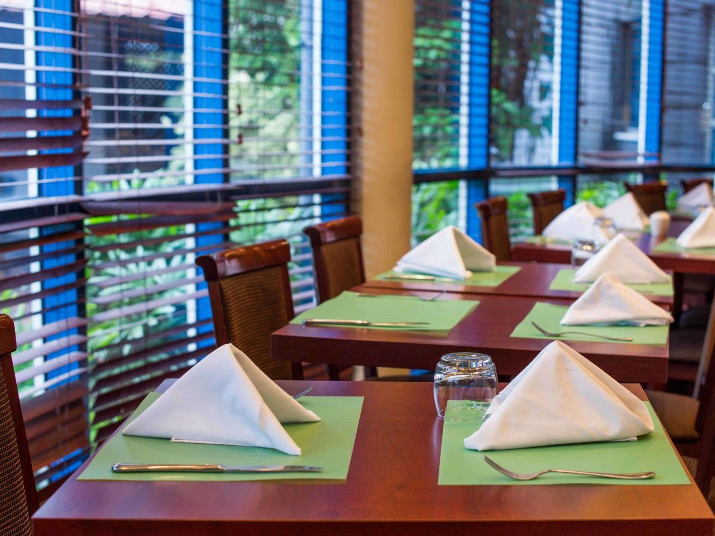 Restaurant/places to eat in Novotel Port Harcourt