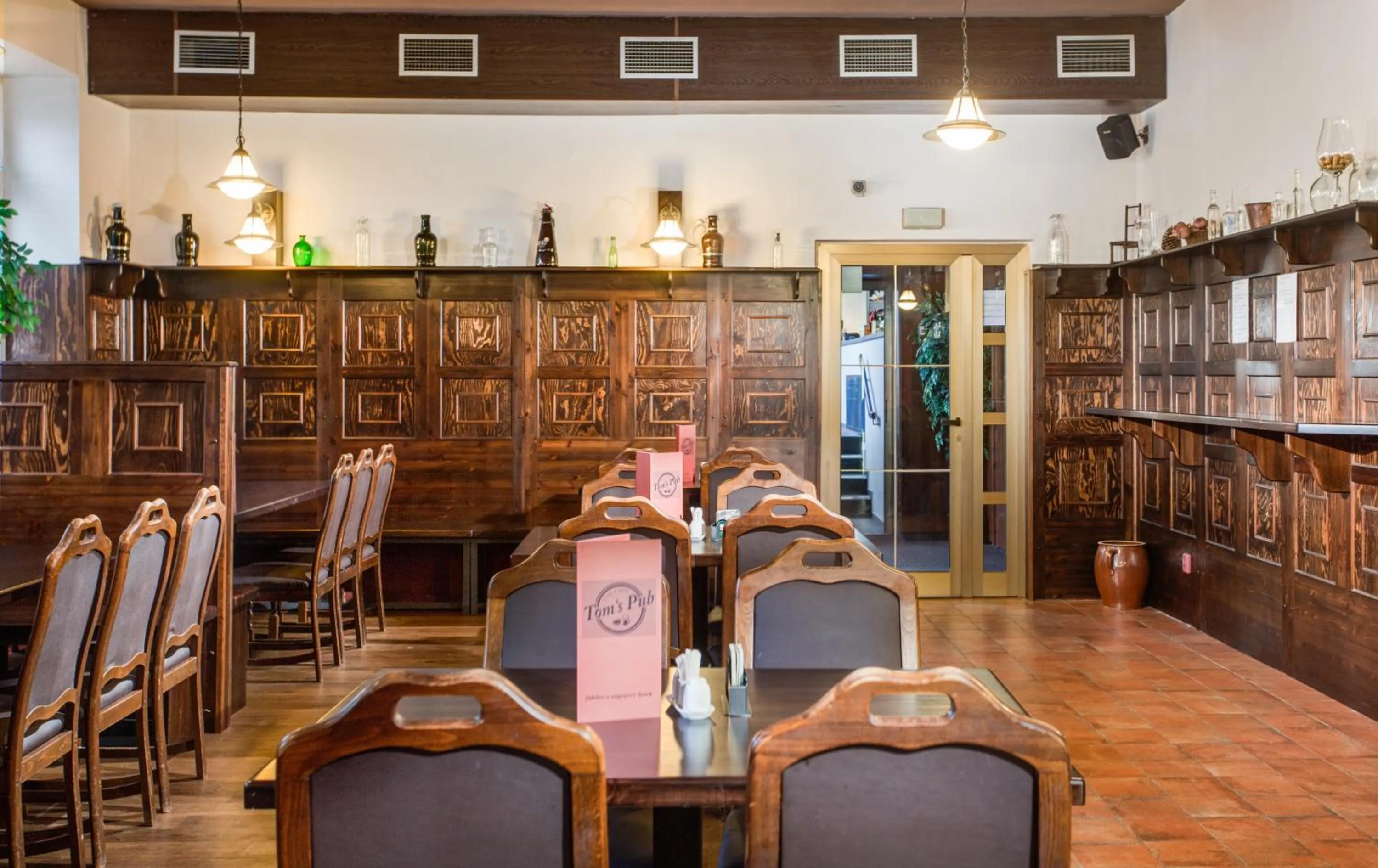 Restaurant/places to eat in Hotel Astra