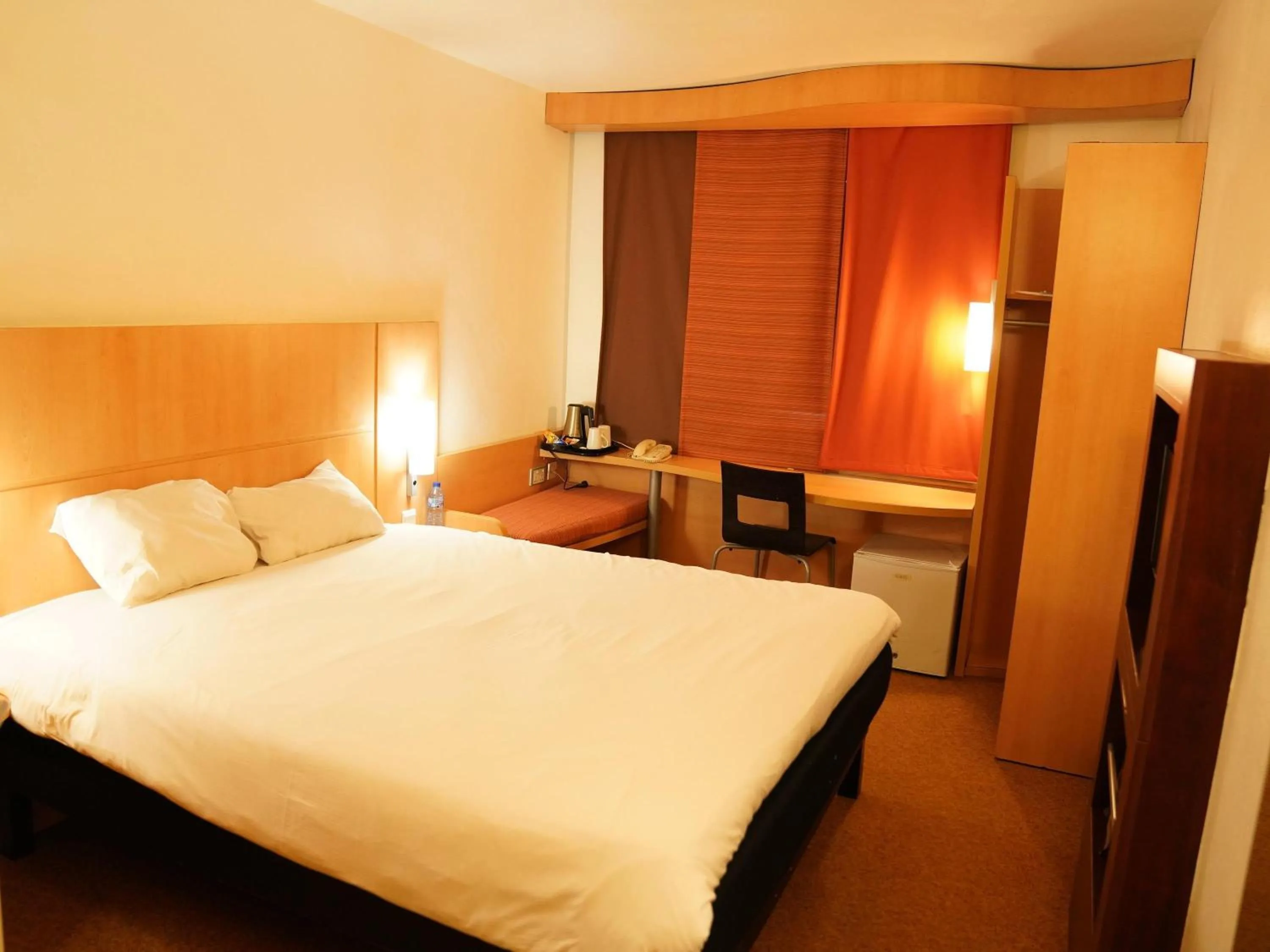 Bedroom, Bed in Ibis Lagos Airport