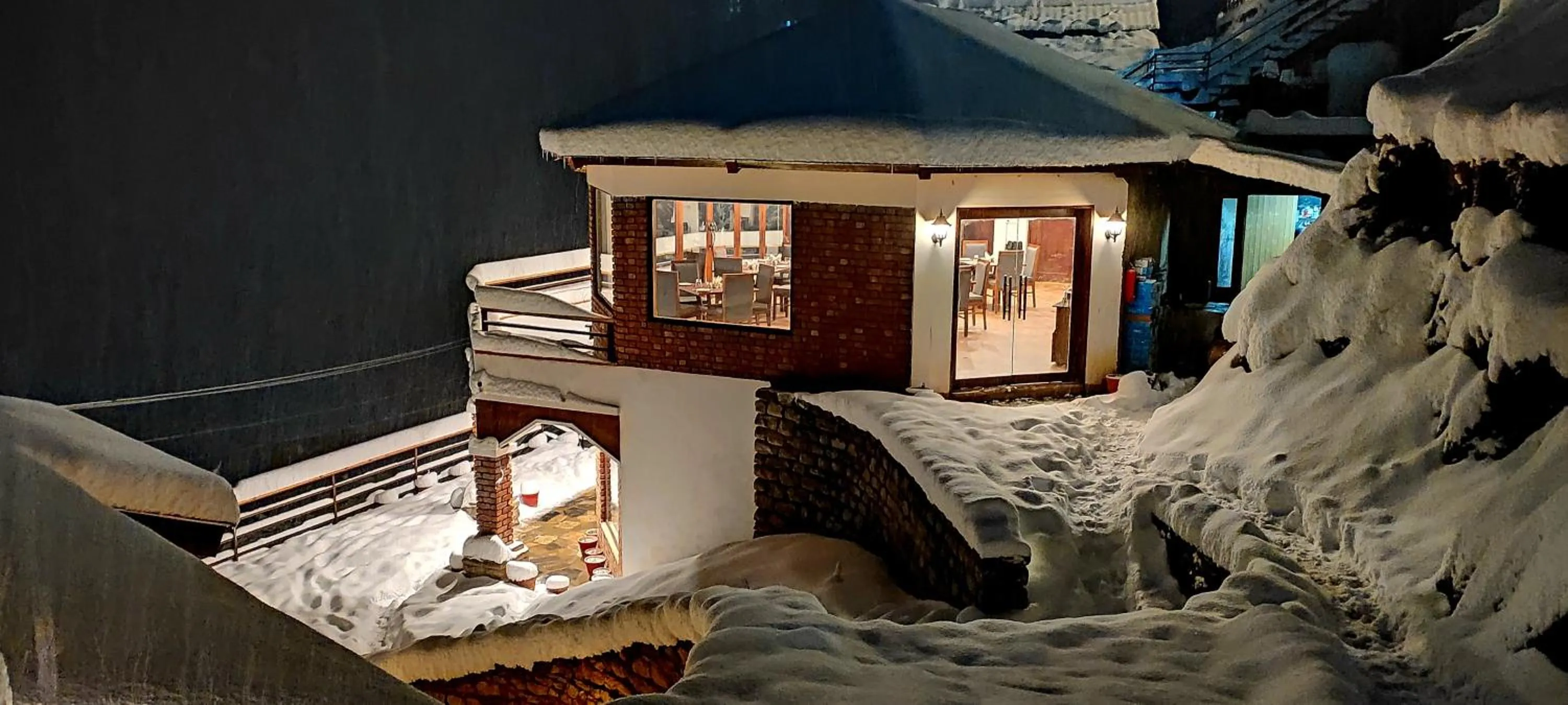 Restaurant/places to eat in Casa Himalaya, Auli