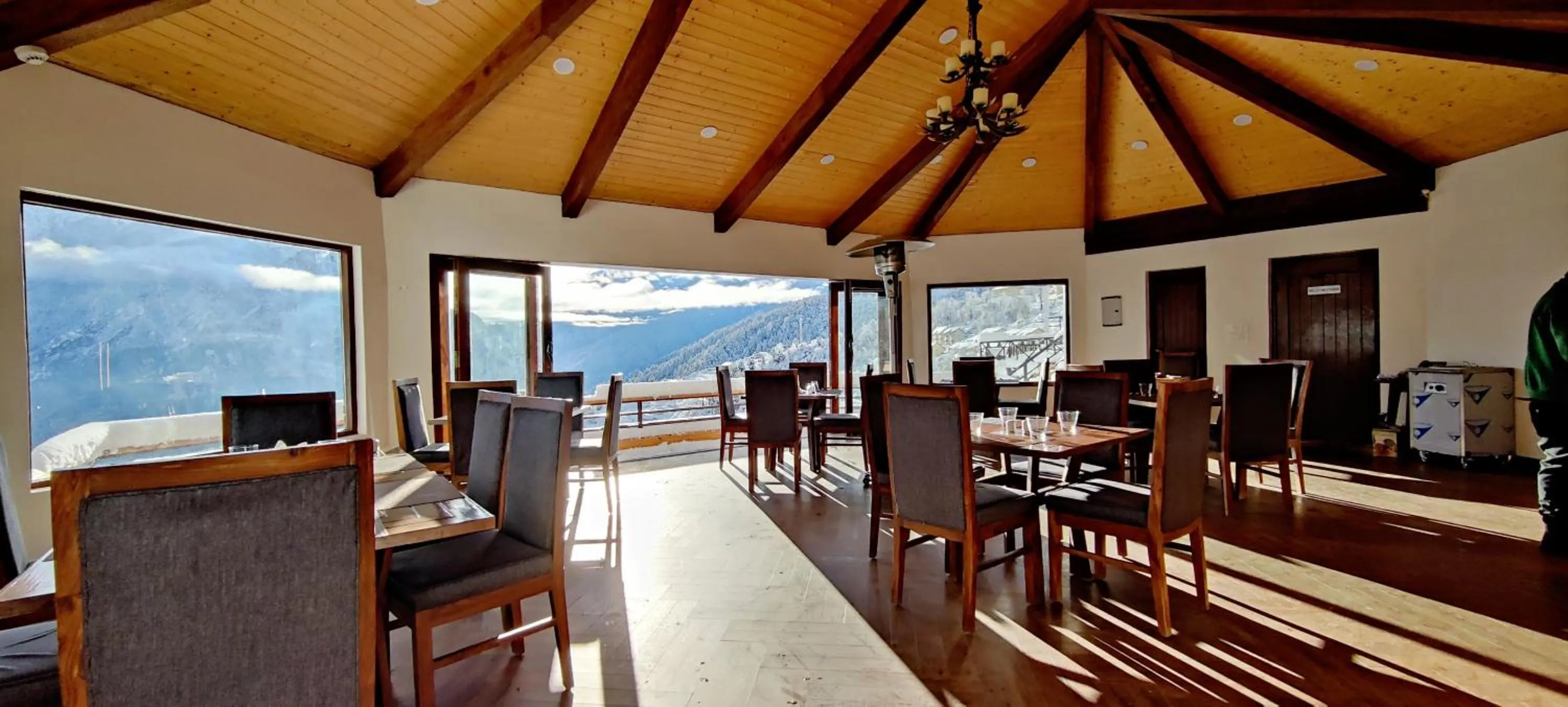 Restaurant/places to eat in Casa Himalaya, Auli