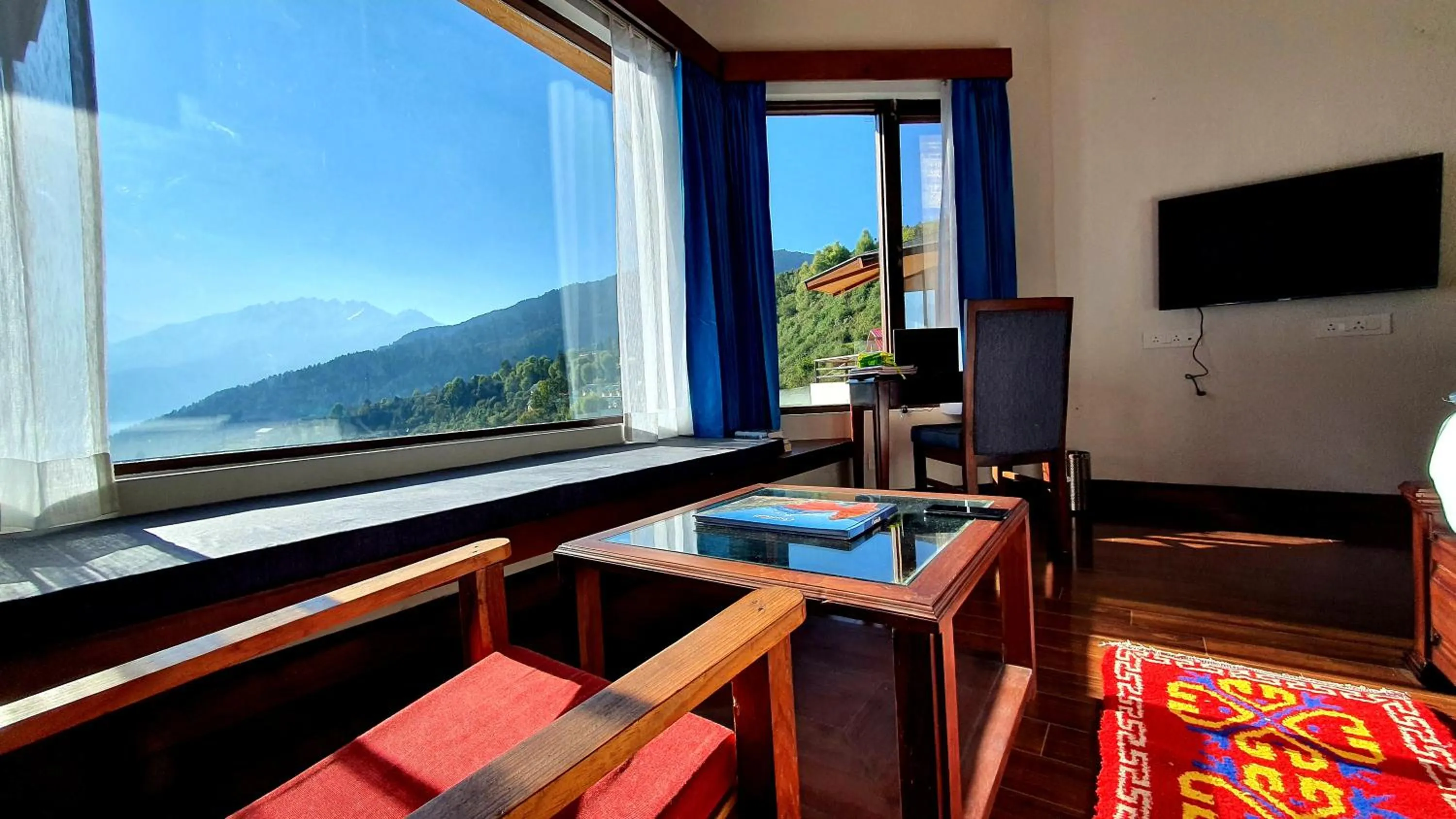 Seating area in Casa Himalaya, Auli