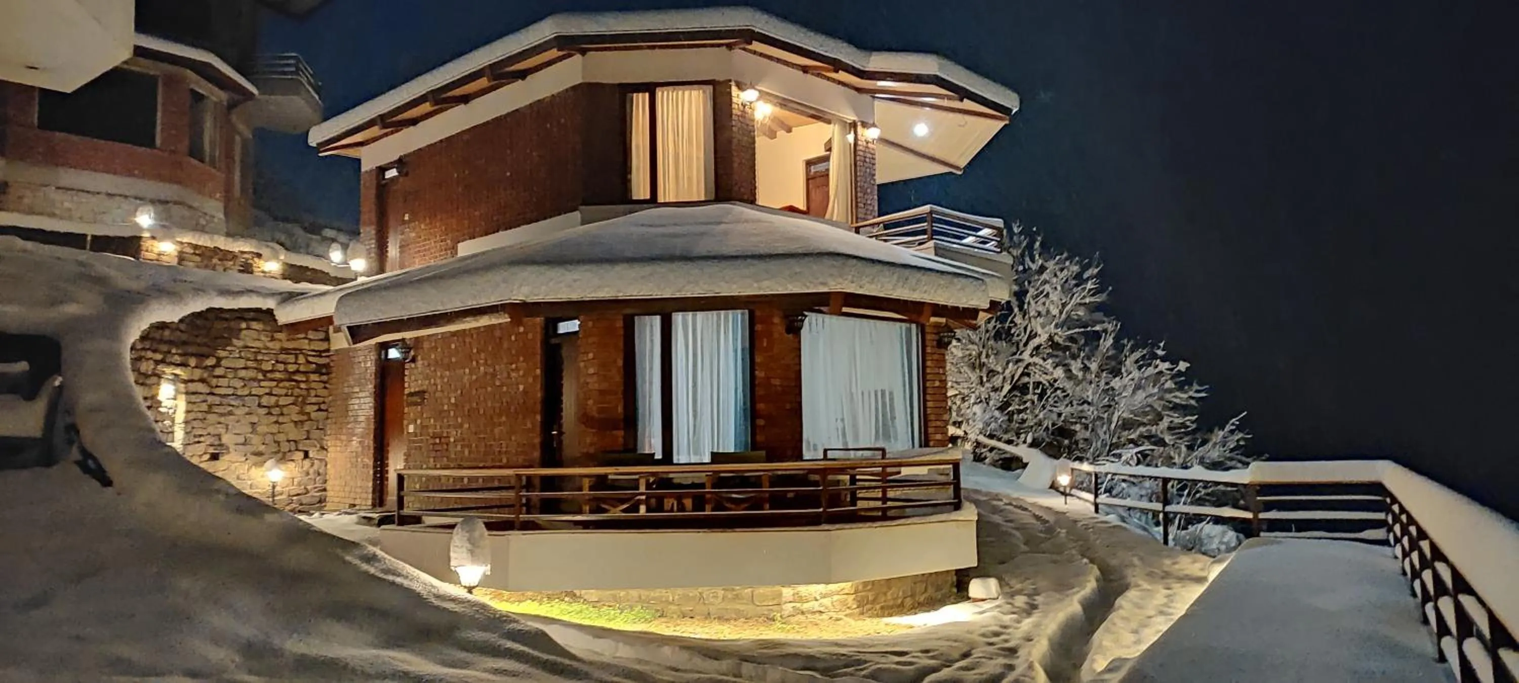 Property building in Casa Himalaya, Auli