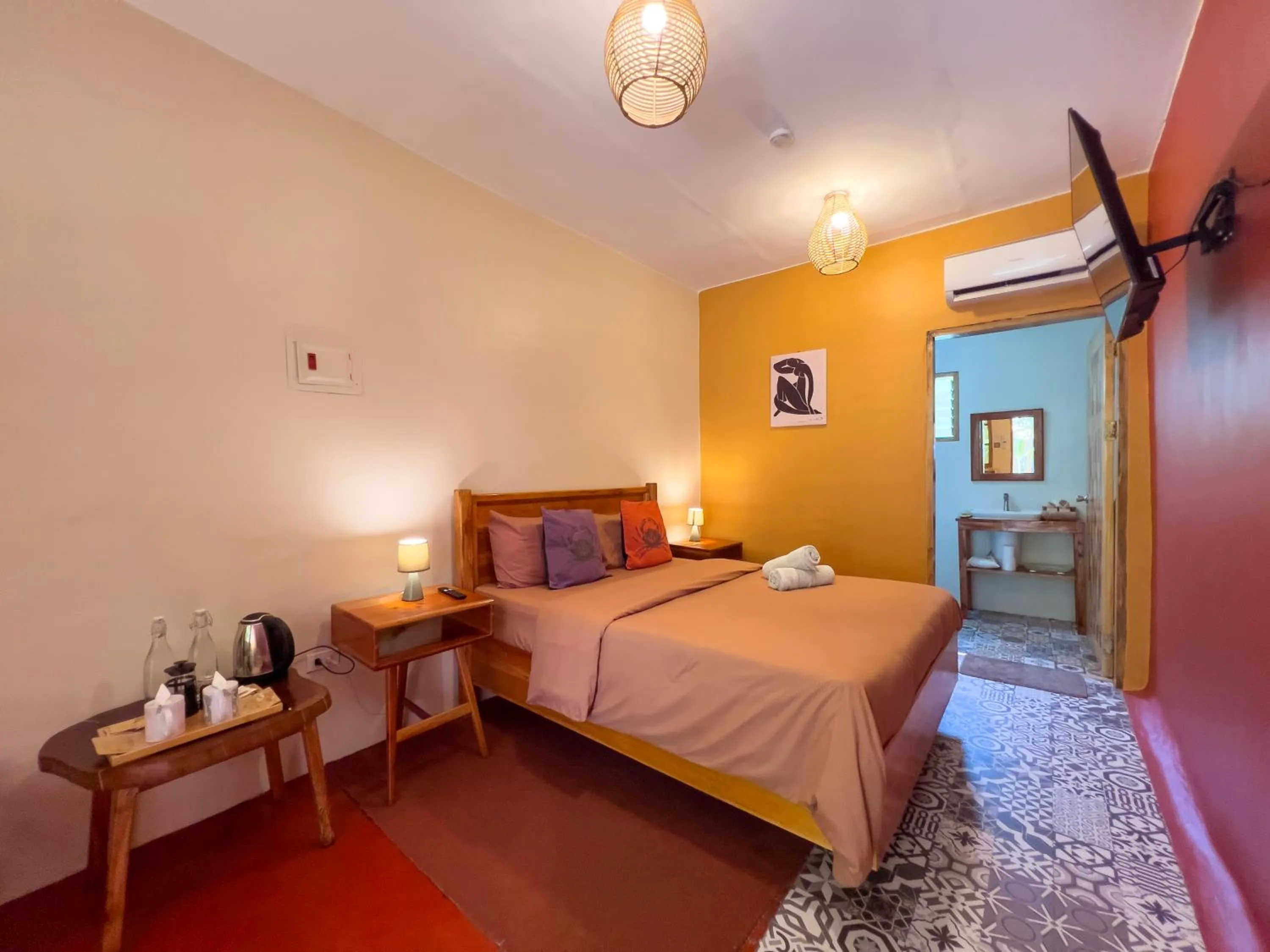 Photo of the whole room, Bed in Nakabalo Guesthouse & Restaurant