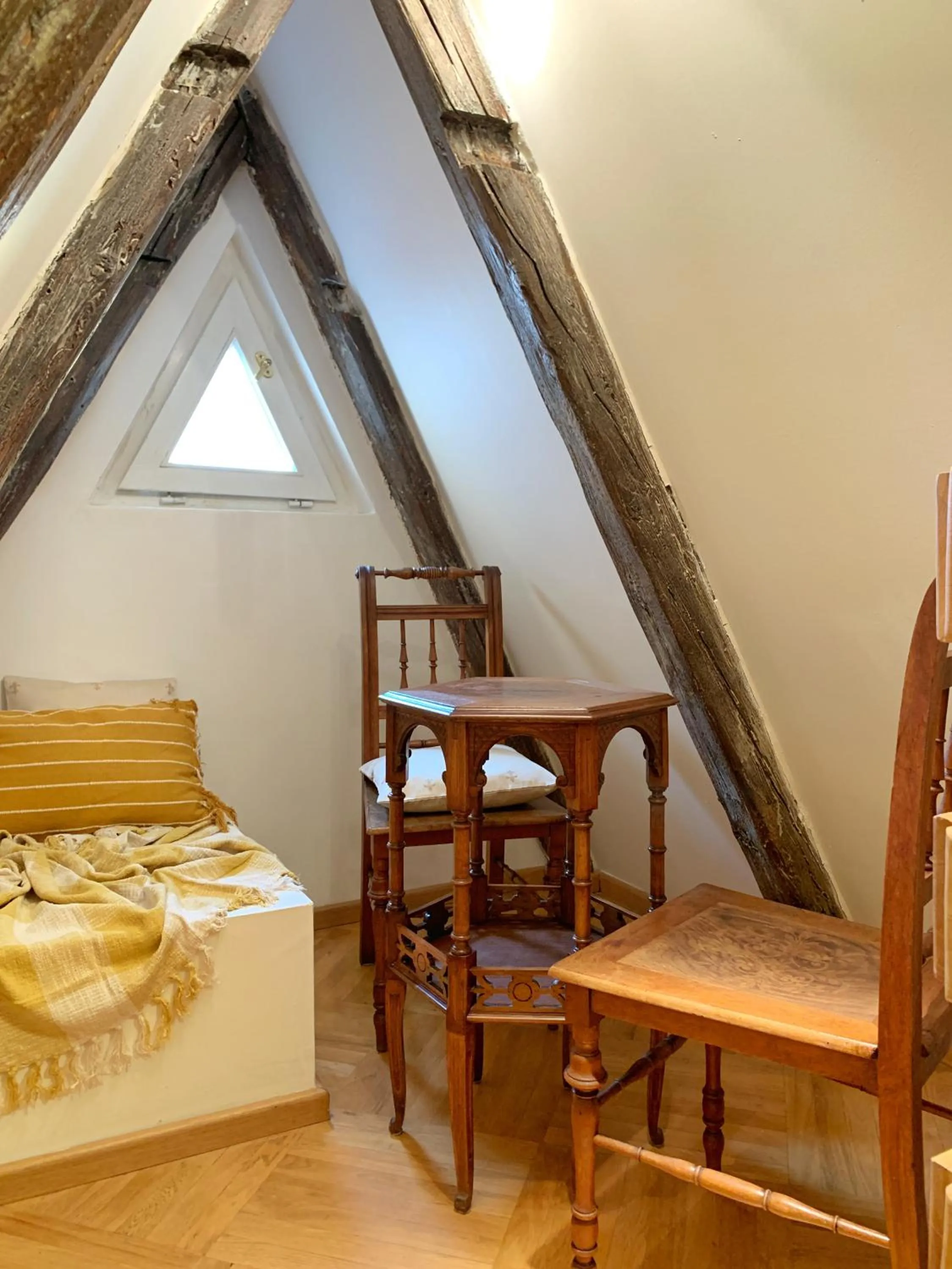 Seating area, Bed in Small Luxury Palace Residence