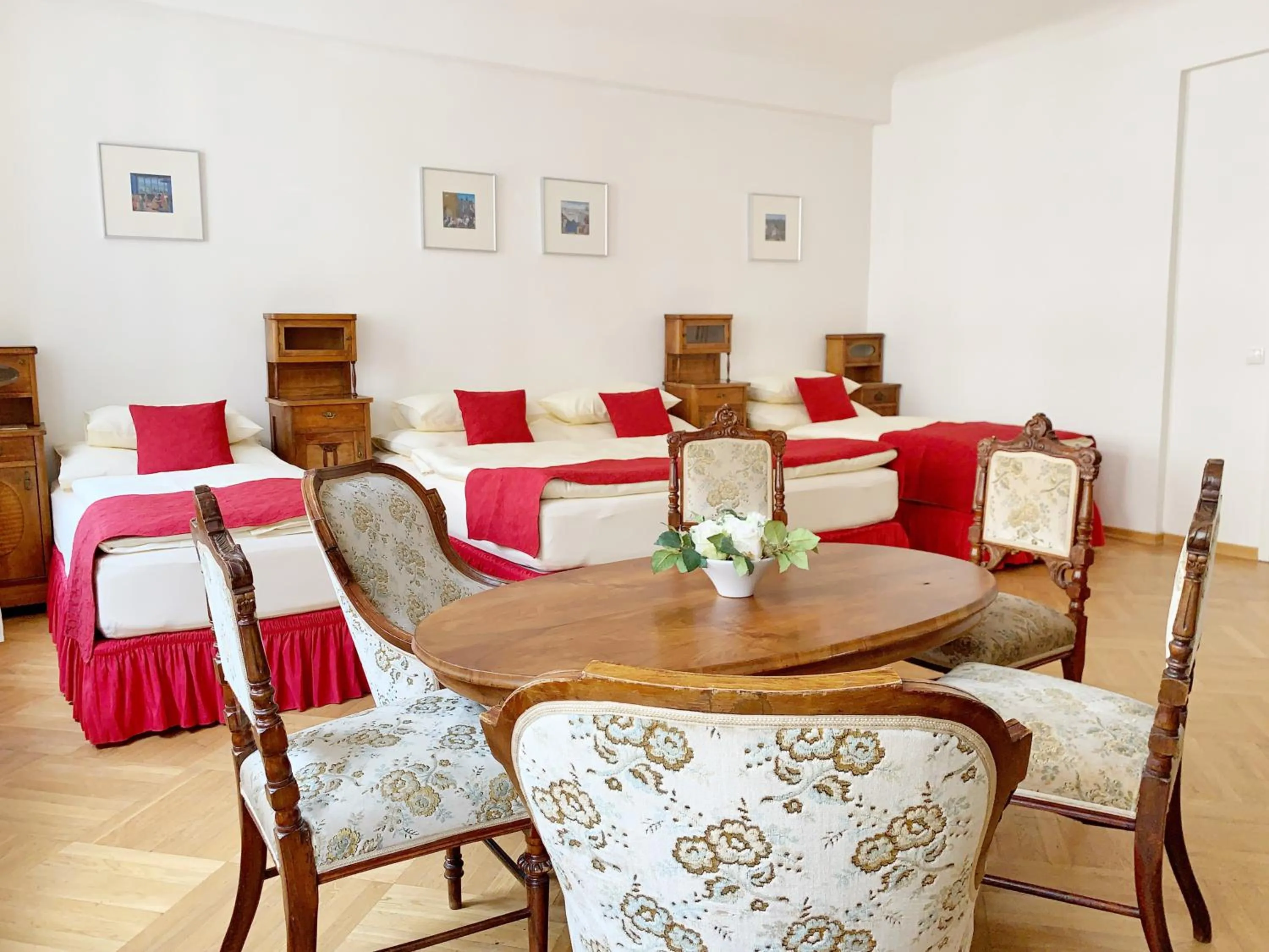 Seating area, Bed in Small Luxury Palace Residence