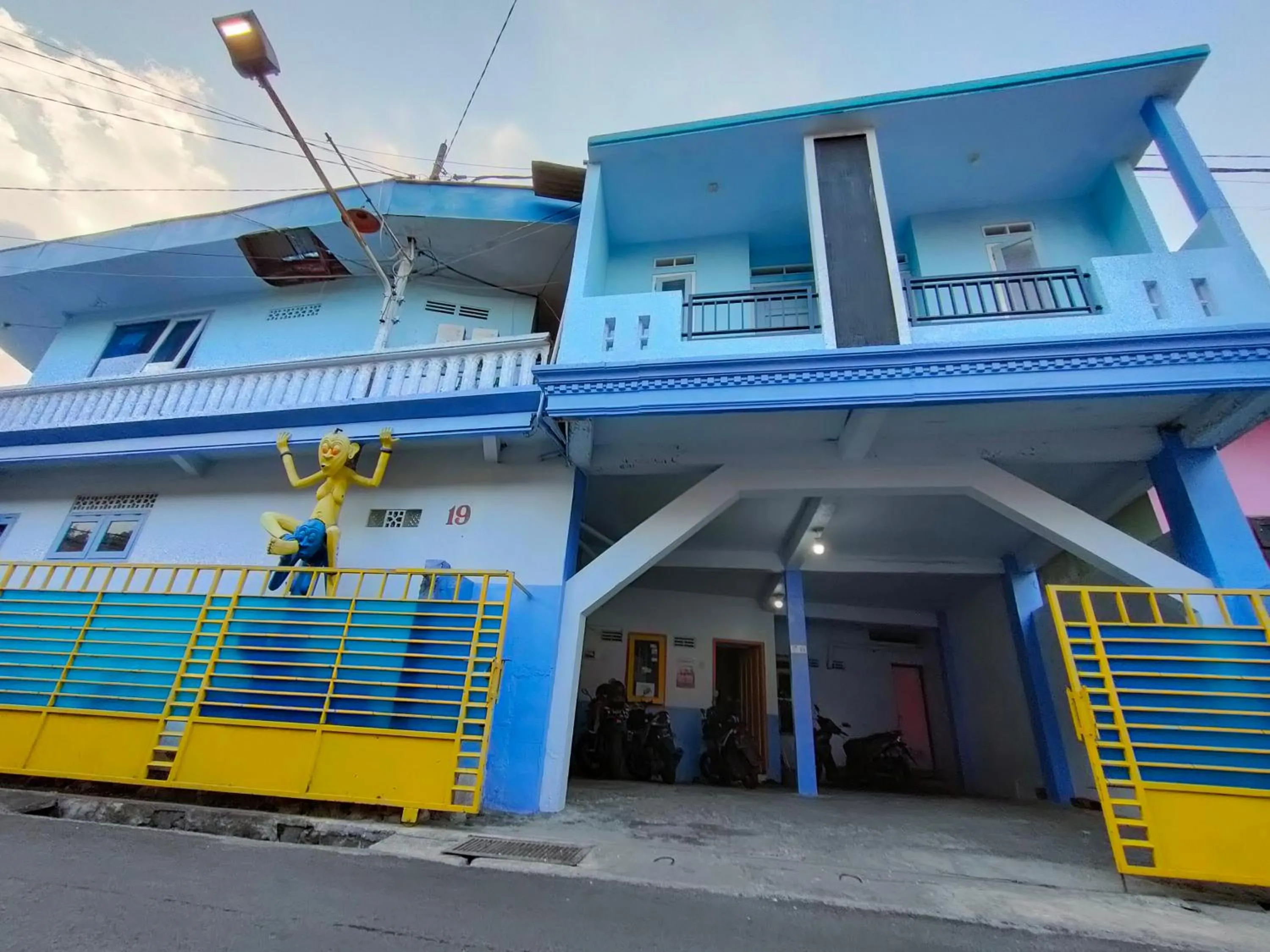 Facade/entrance in Blue Nineteen RedPartner