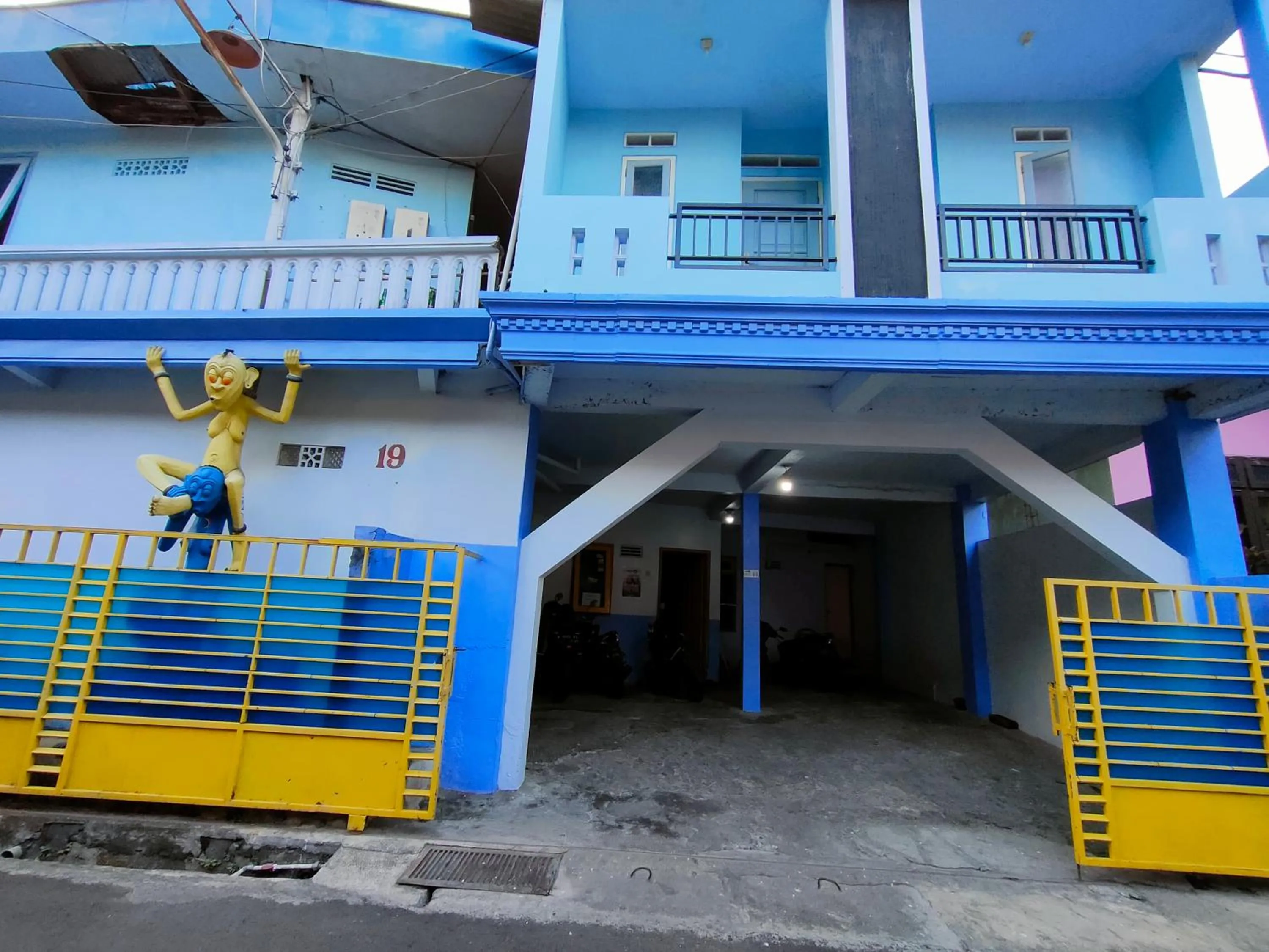 Facade/entrance in Blue Nineteen RedPartner