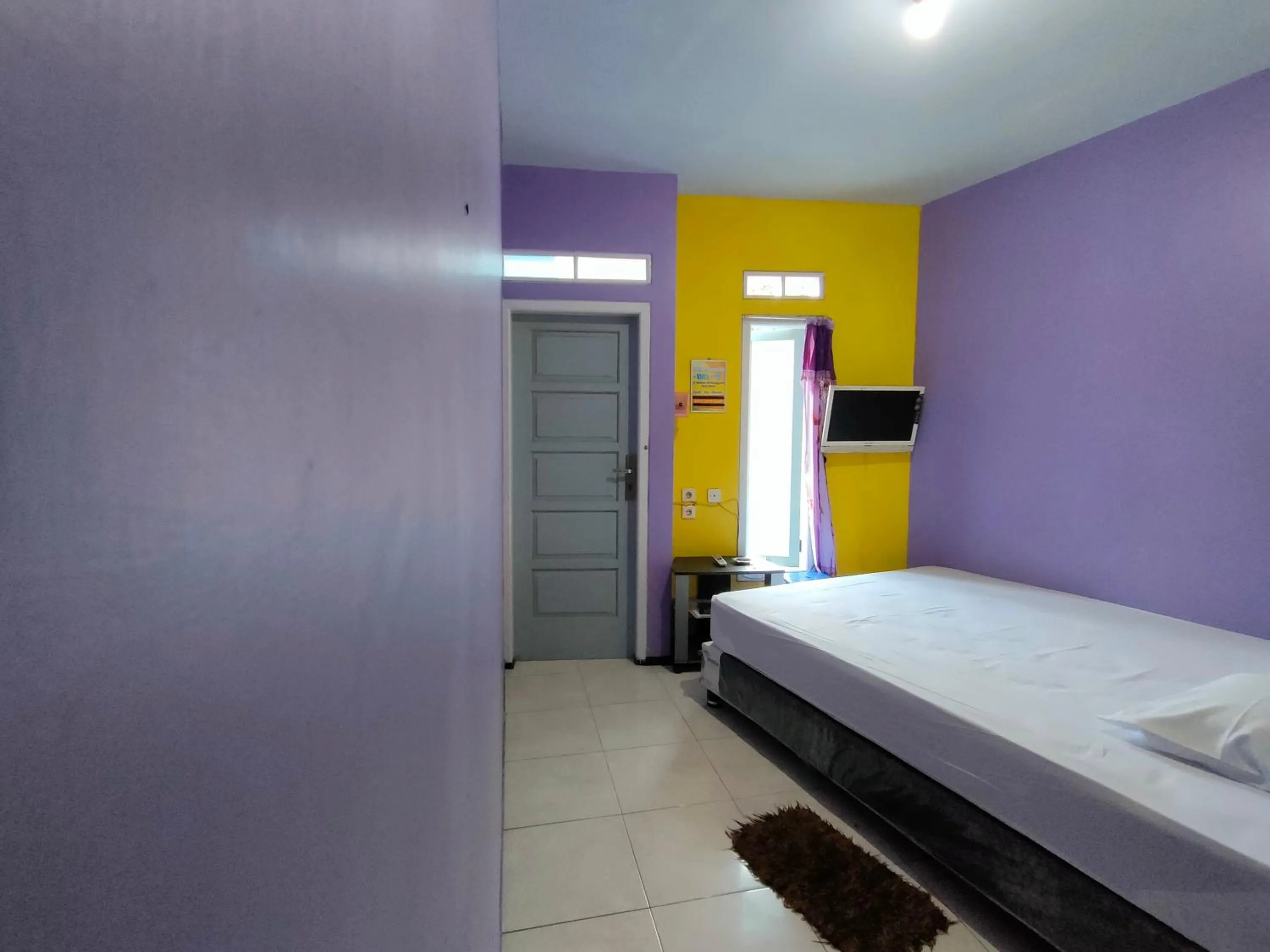 Bedroom, Bed in Blue Nineteen RedPartner