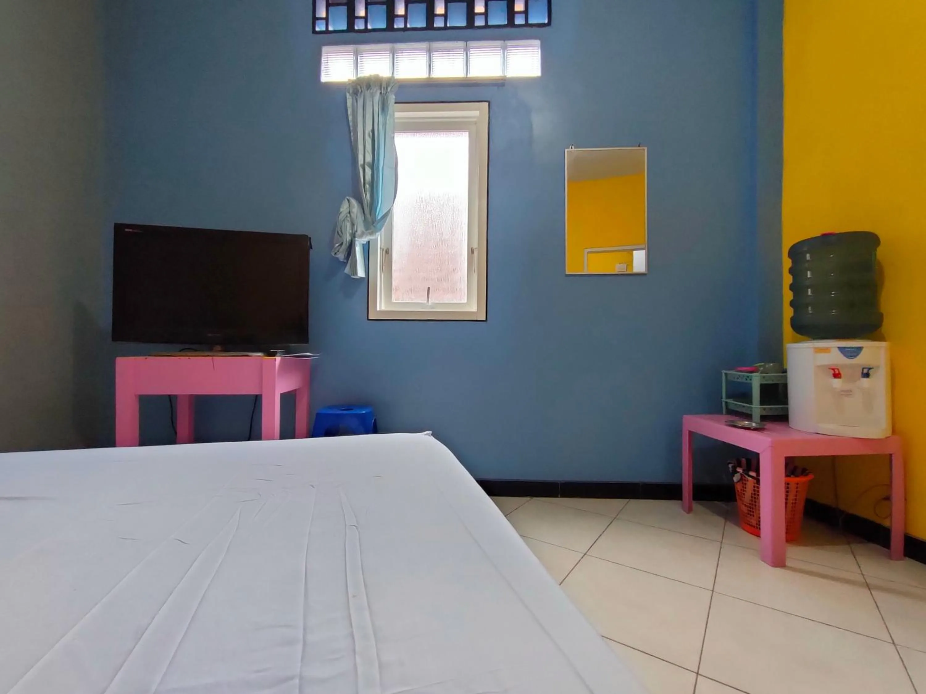 Bedroom, Bed in Blue Nineteen RedPartner