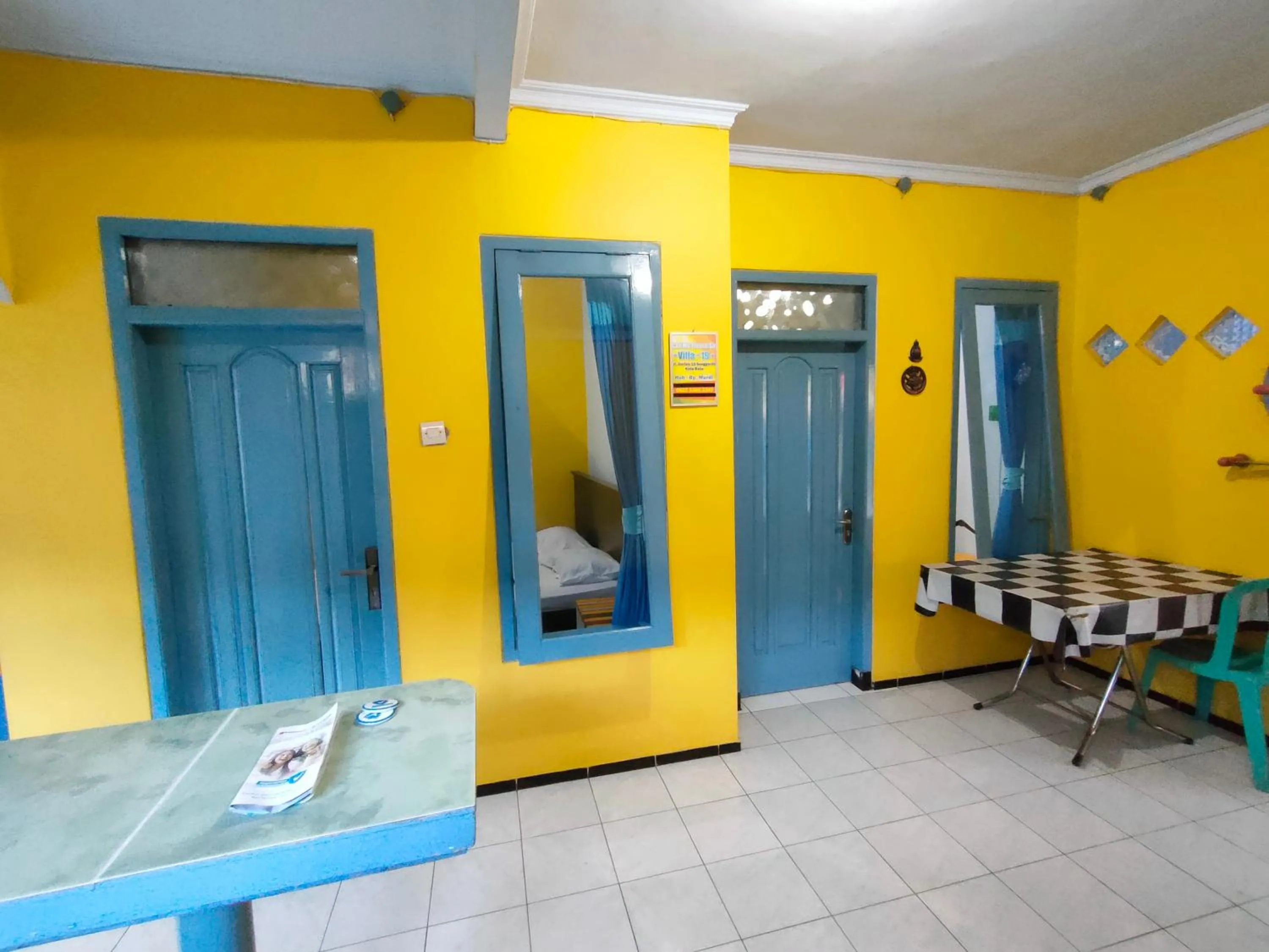 Seating area in Blue Nineteen RedPartner