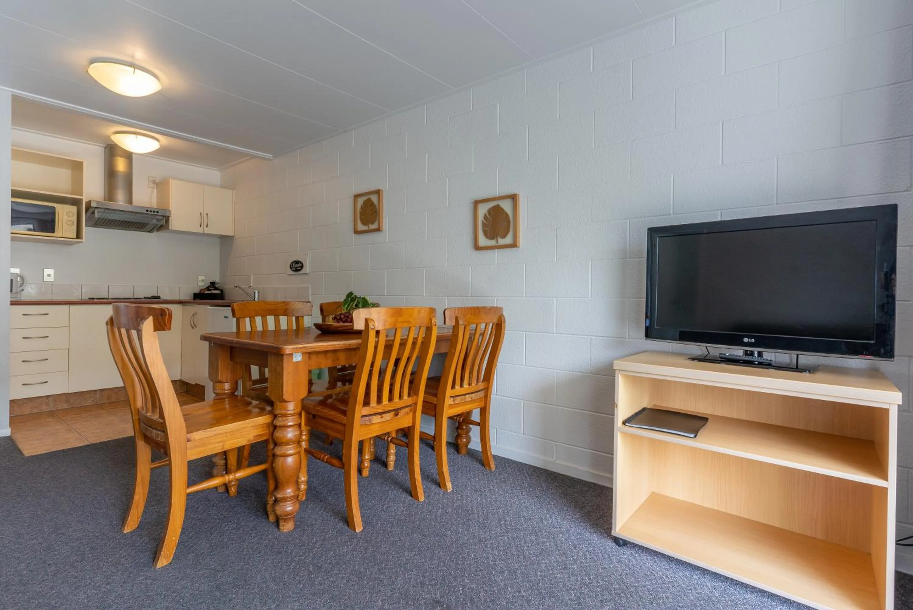 TV and multimedia in Loredo Motel