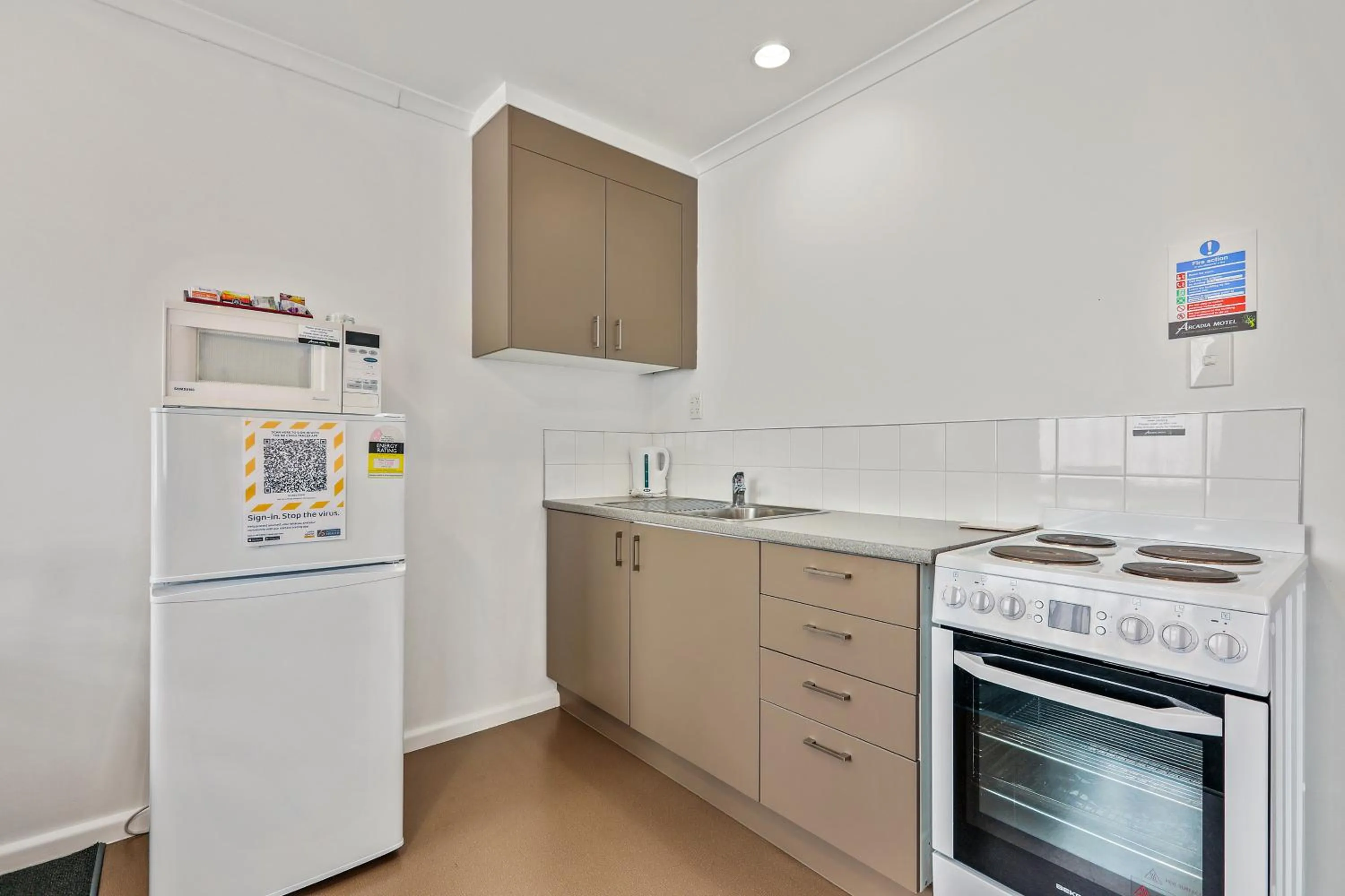 Kitchen or kitchenette in Arcadia Motel