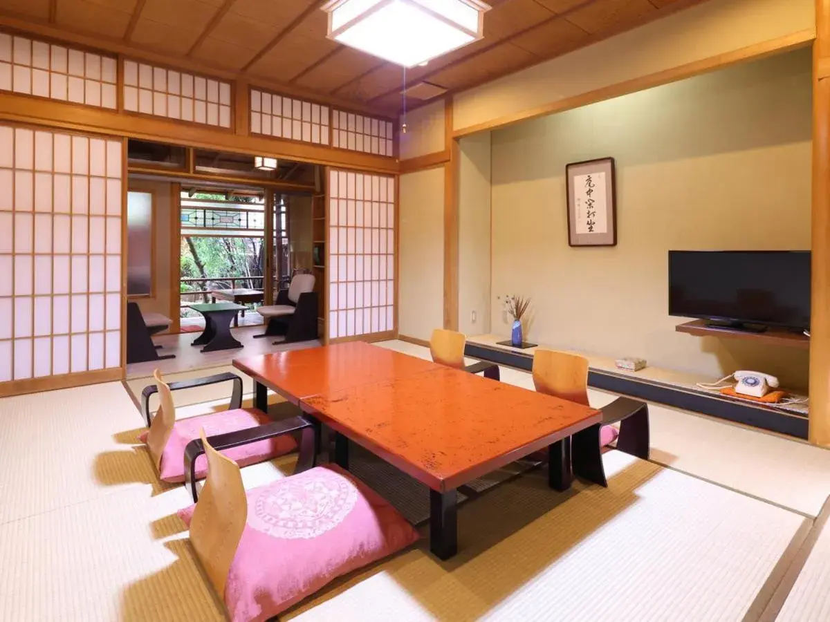 Deluxe Quadruple Room in Kamiyamada Hotel Deluxe Quadruple Room in Kamiyamada Hotel