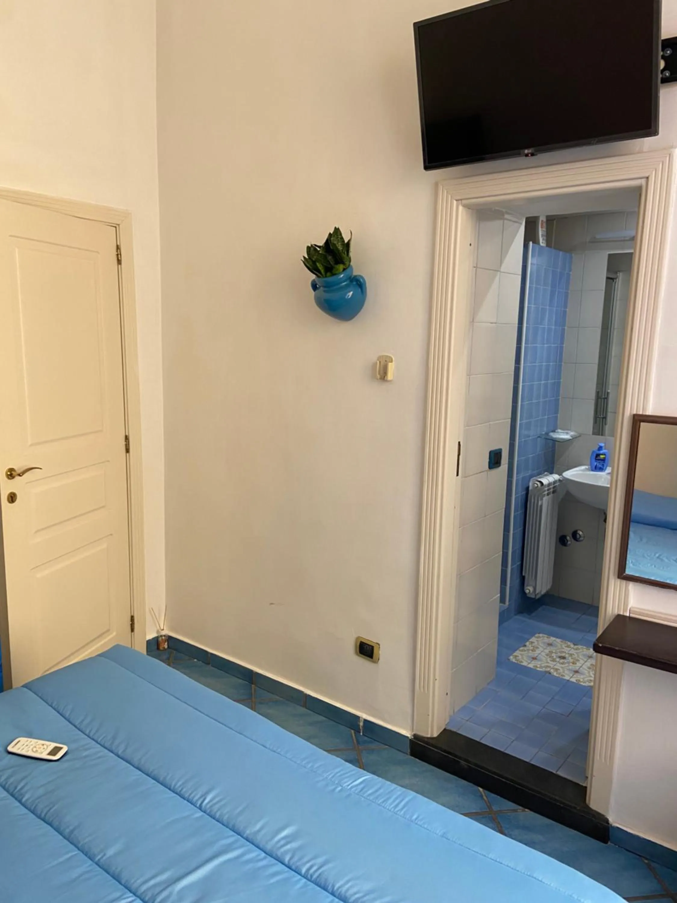 TV and multimedia, Bed in B&B Riviera