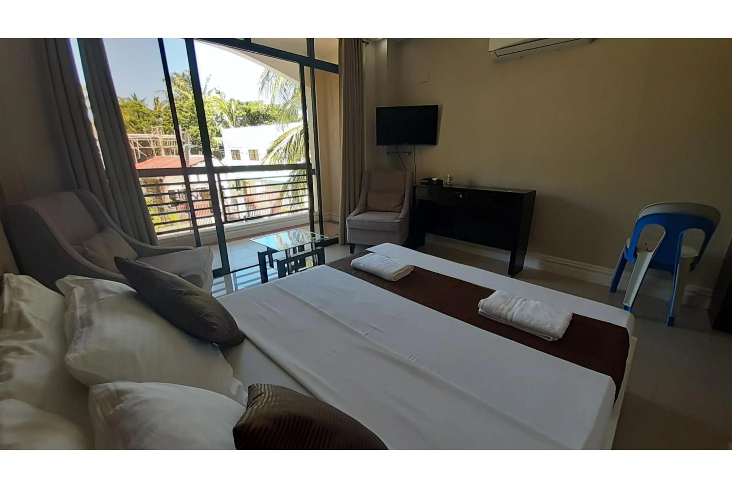 Bedroom, Bed in Adelaida Pensionne Hotel