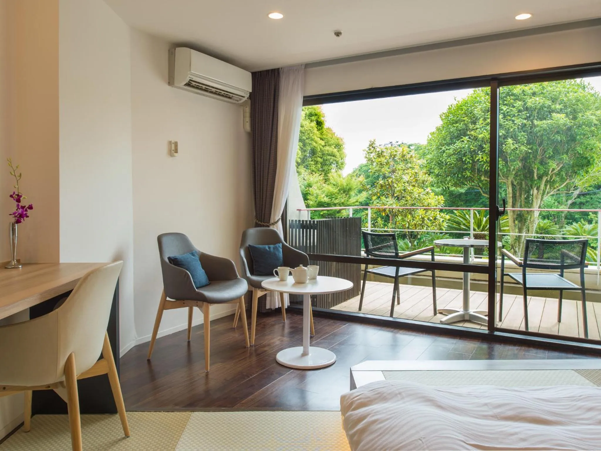 Balcony/Terrace in Izu-Kogen Wan Wan Paradise Hotel & Cottage