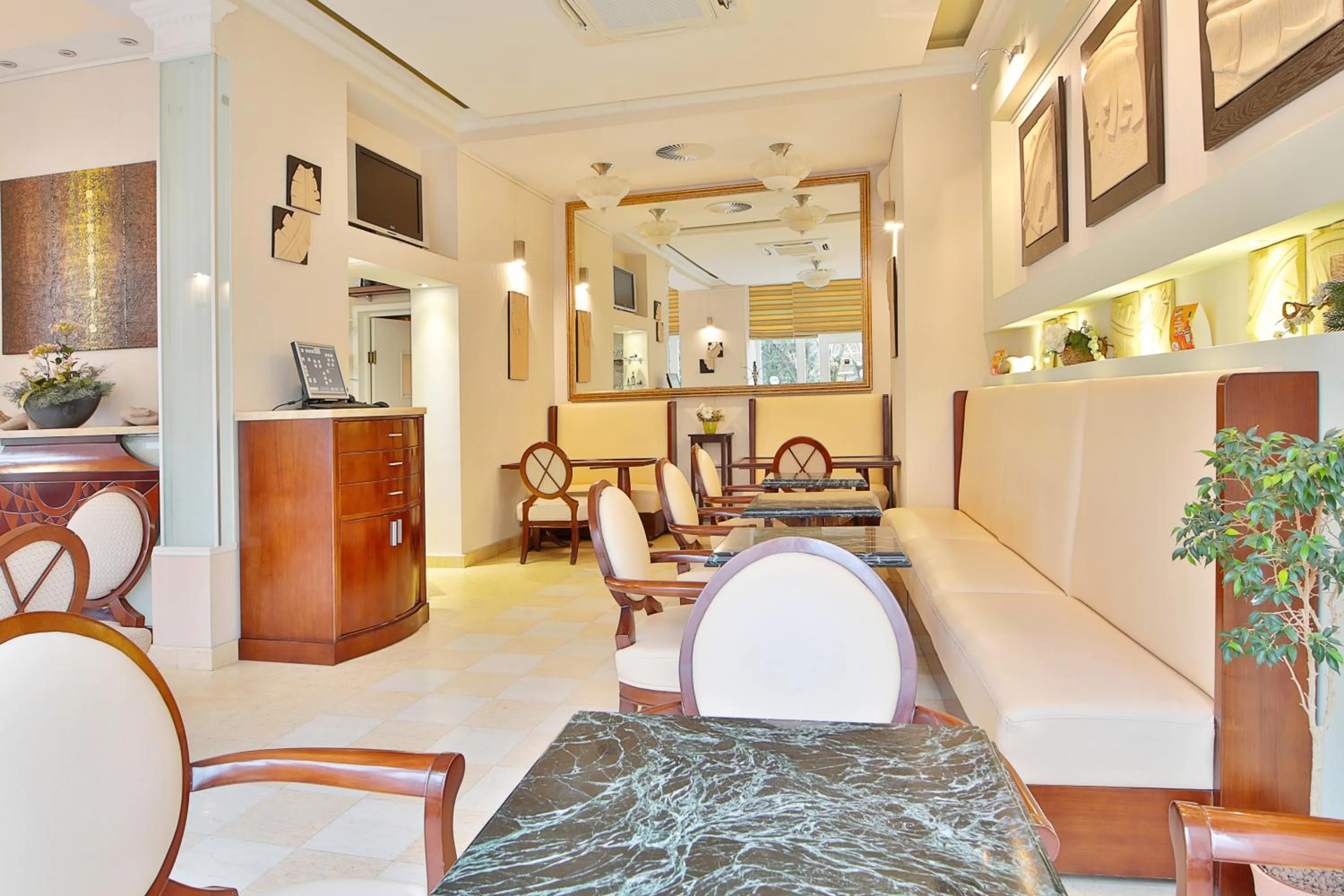 Restaurant/places to eat in Sun Palace Wellness Hotel