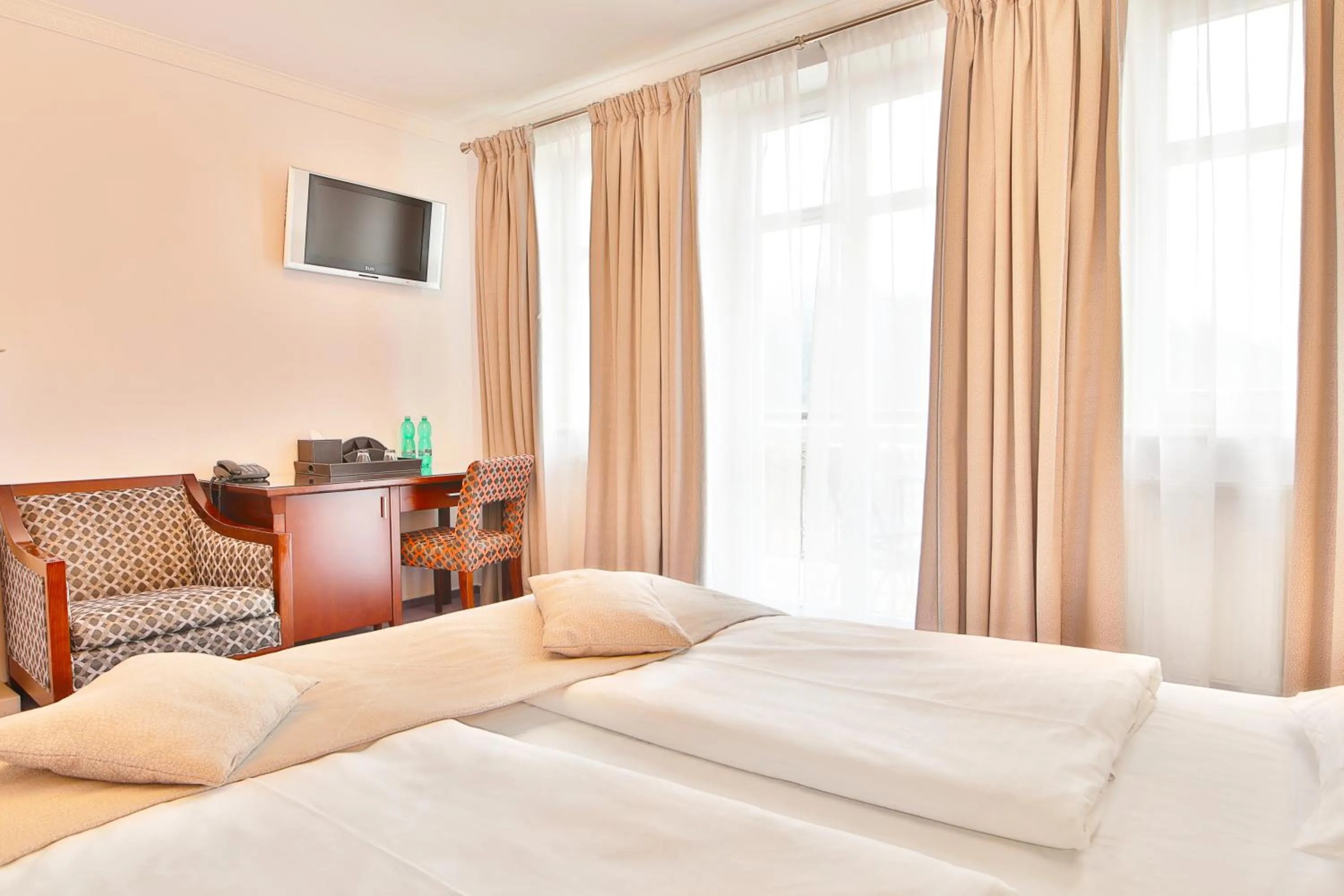 Bedroom, Bed in Sun Palace Wellness Hotel