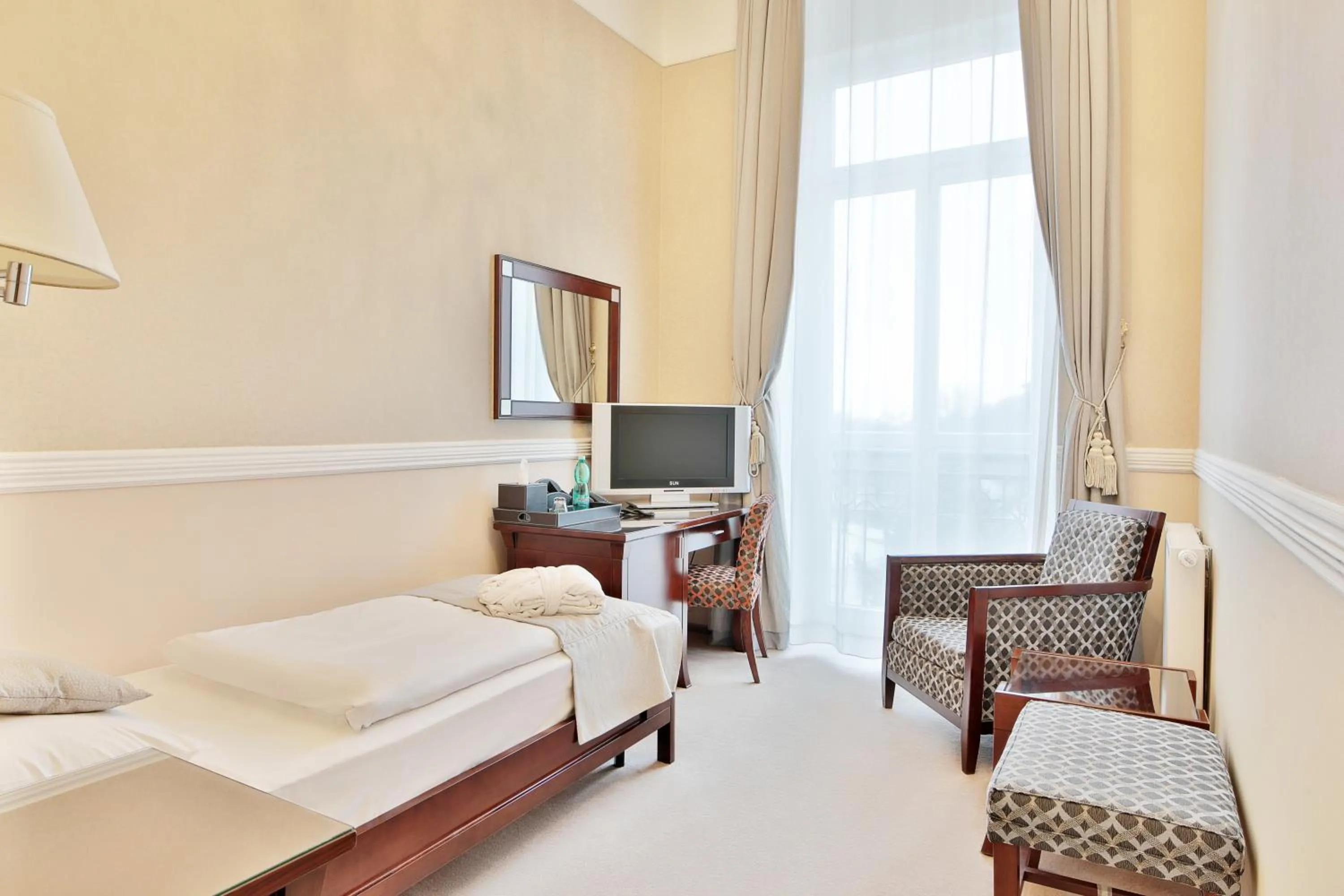 Bedroom, Bed in Sun Palace Wellness Hotel