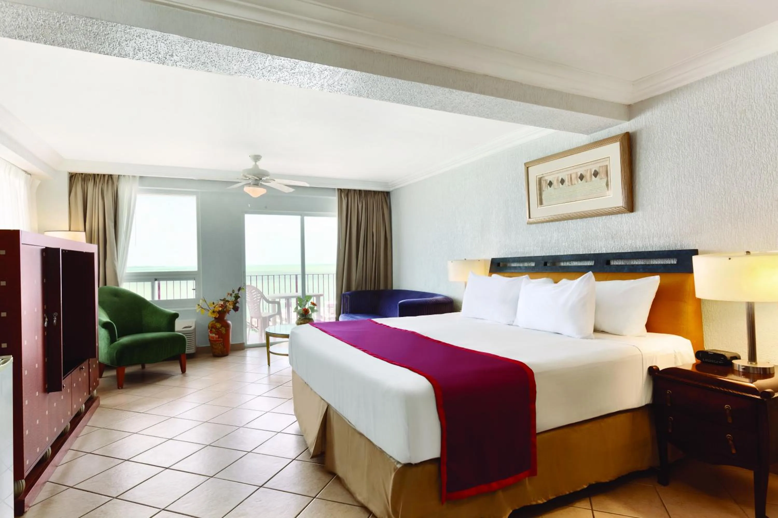 Balcony/Terrace, Bed in Ramada by Wyndham Princess Belize City