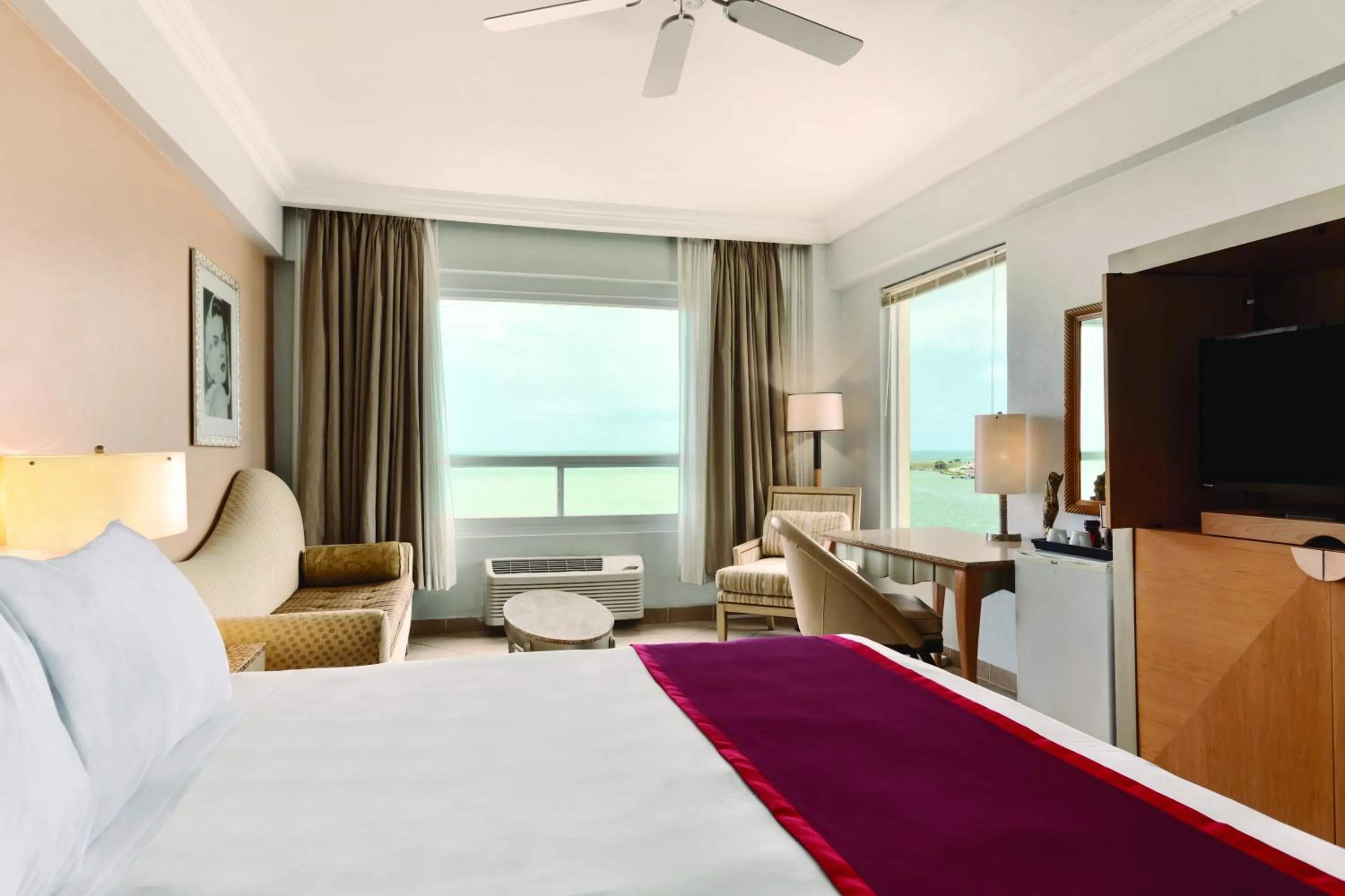 Photo of the whole room, Bed in Ramada by Wyndham Princess Belize City