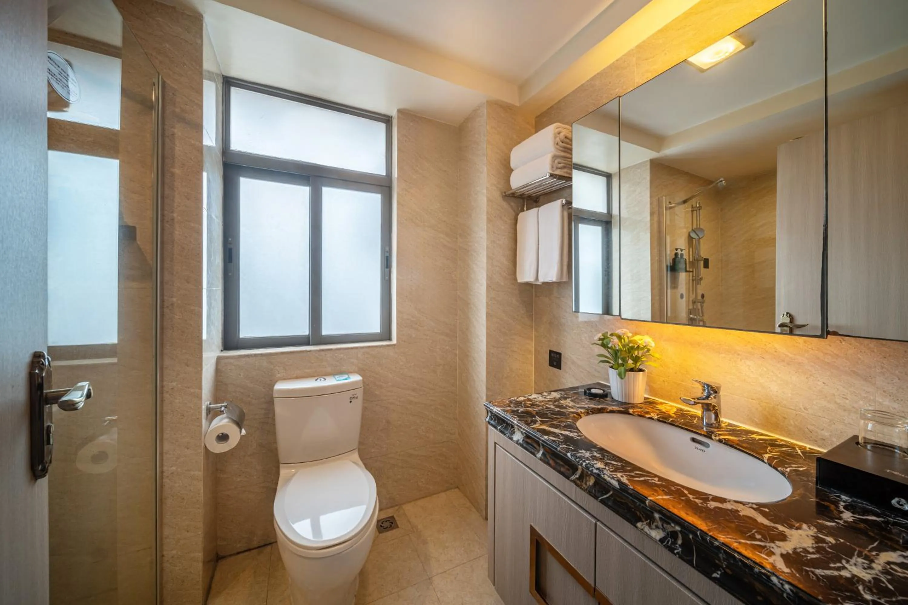 Toilet in Foshan Poltton International Serviced Apartment
