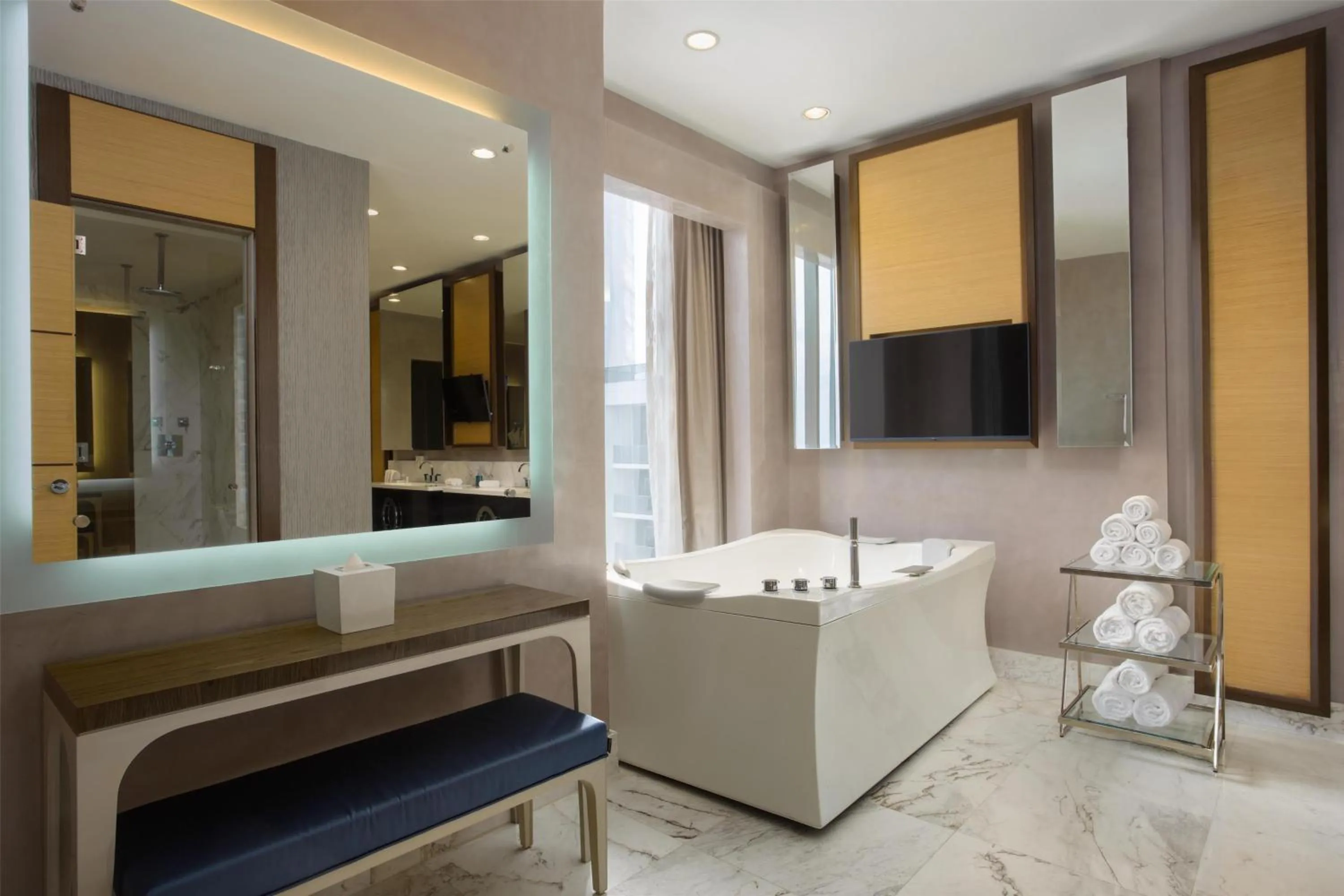 Bathroom, Bed in Hilton Panama