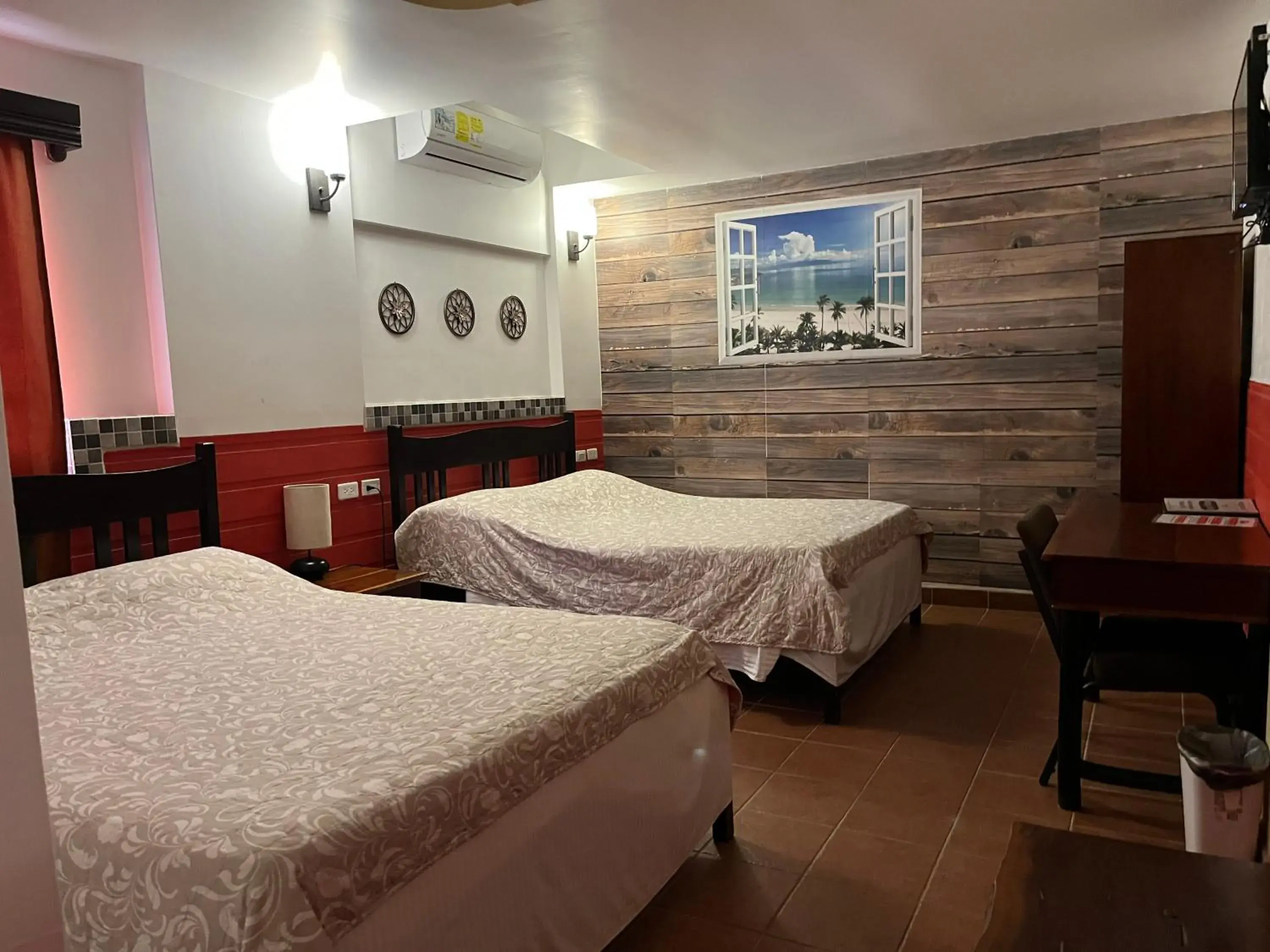 Queen Room with Two Queen Beds in Easy Inn Hotel Queen Room with Two Queen Beds in Easy Inn Hotel